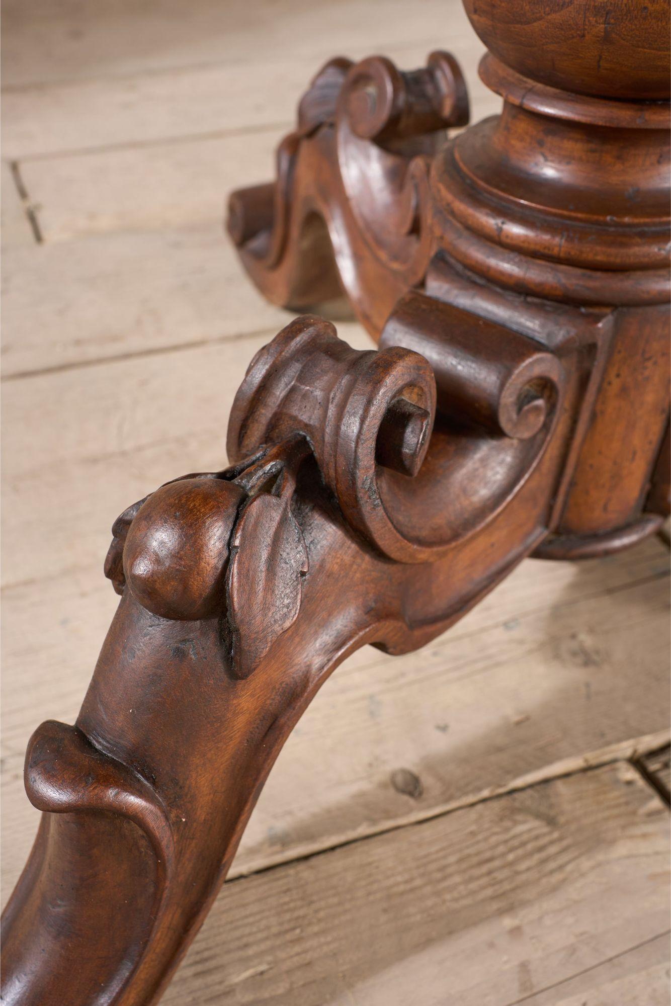 18th Century Italian walnut tilt top table For Sale 6