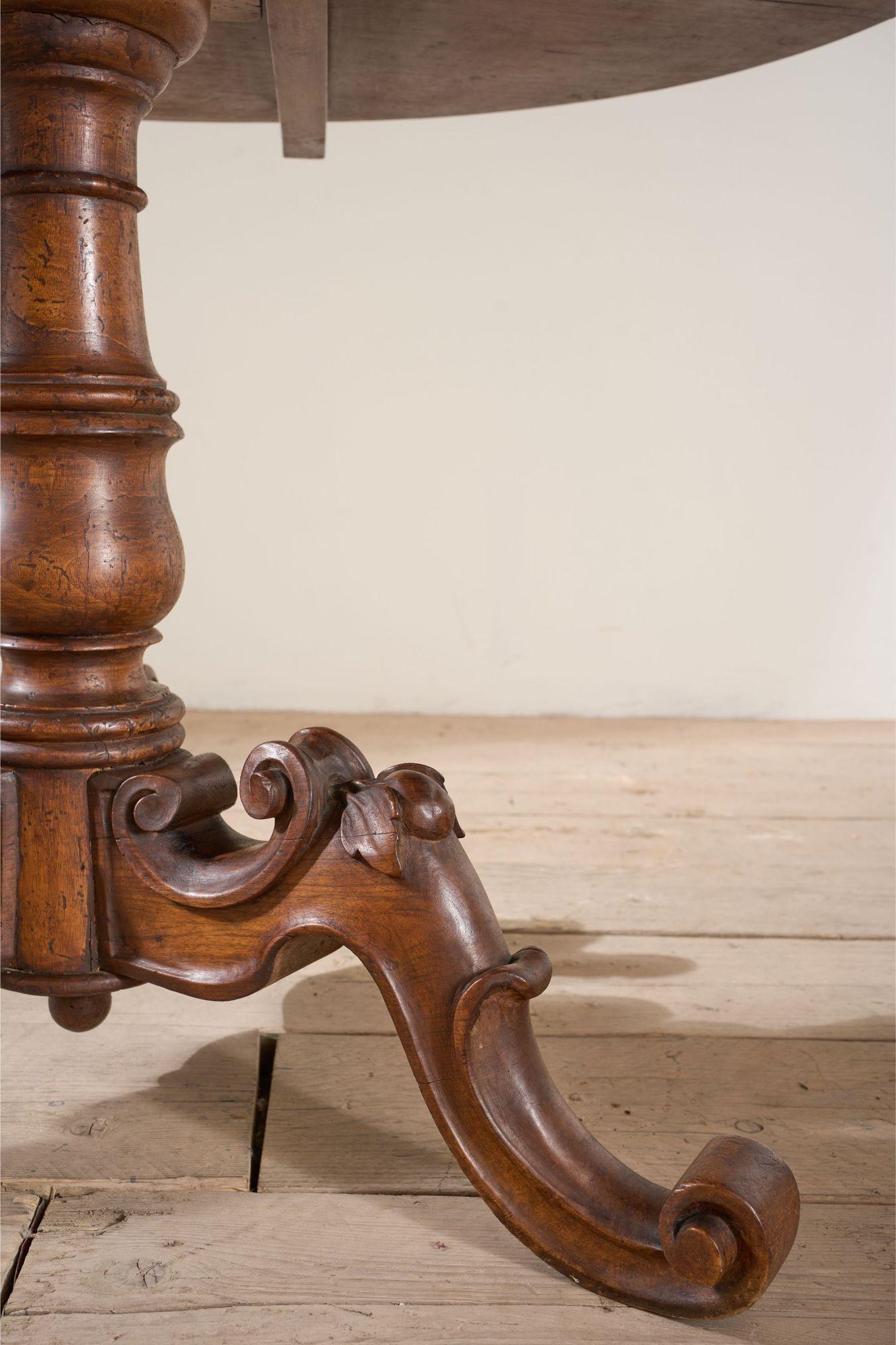 18th Century Italian walnut tilt top table For Sale 7