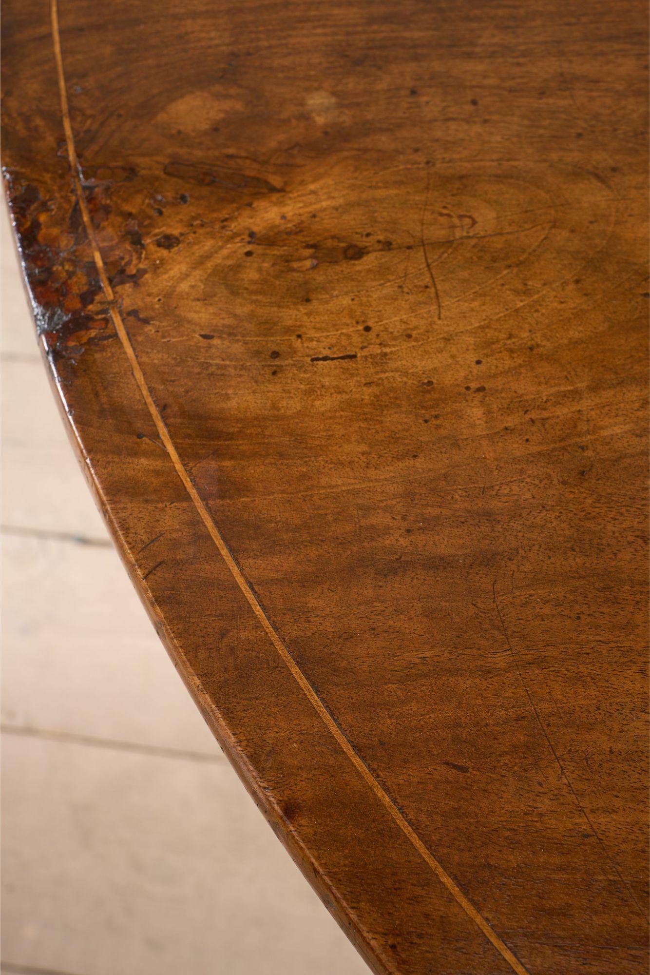 18th Century Italian walnut tilt top table For Sale 3