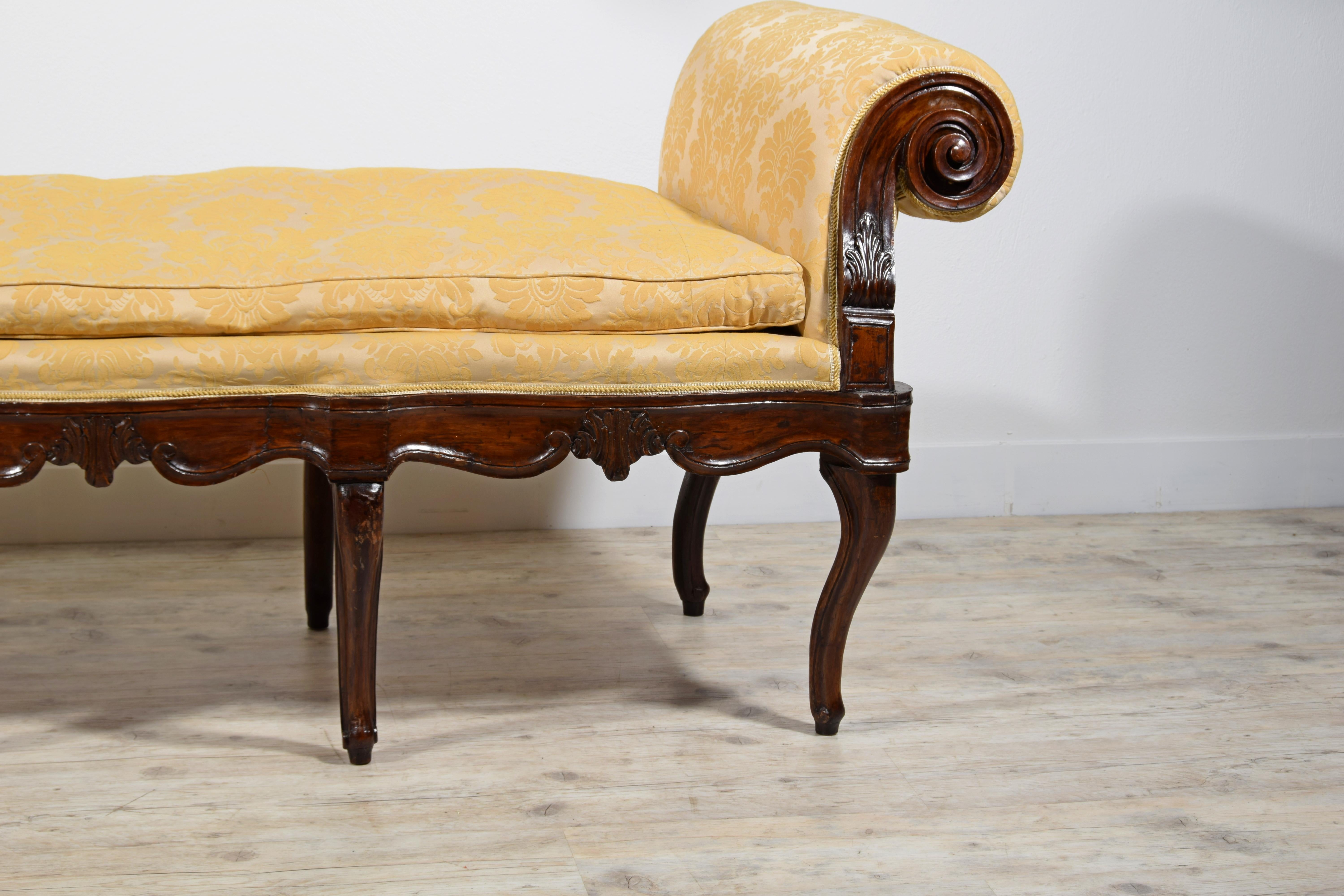 18th Century, Italian Walnut Wood Bench 3