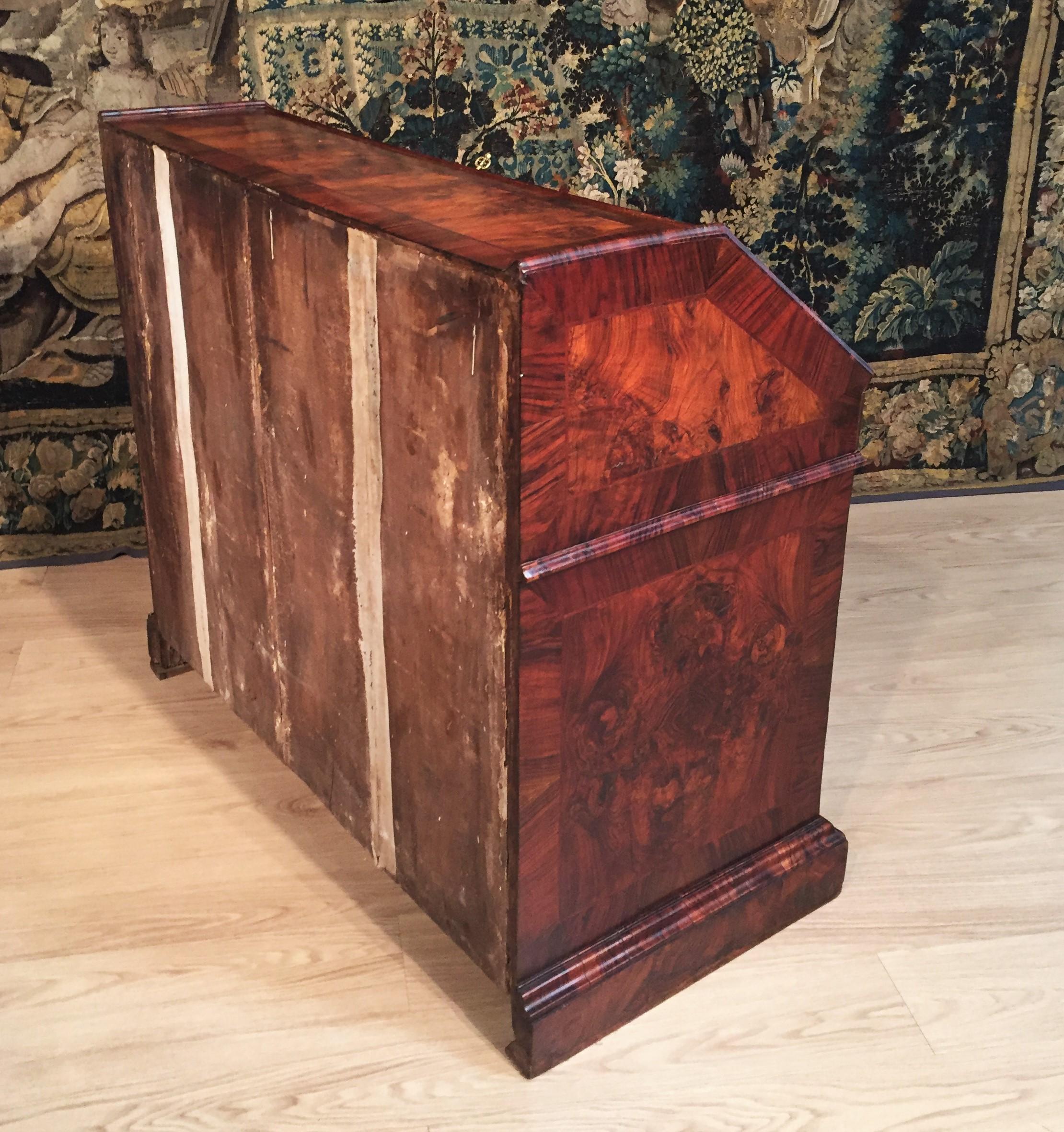 18th Century, Italian Walnut Wood Bureau Chest of Drawer For Sale 1