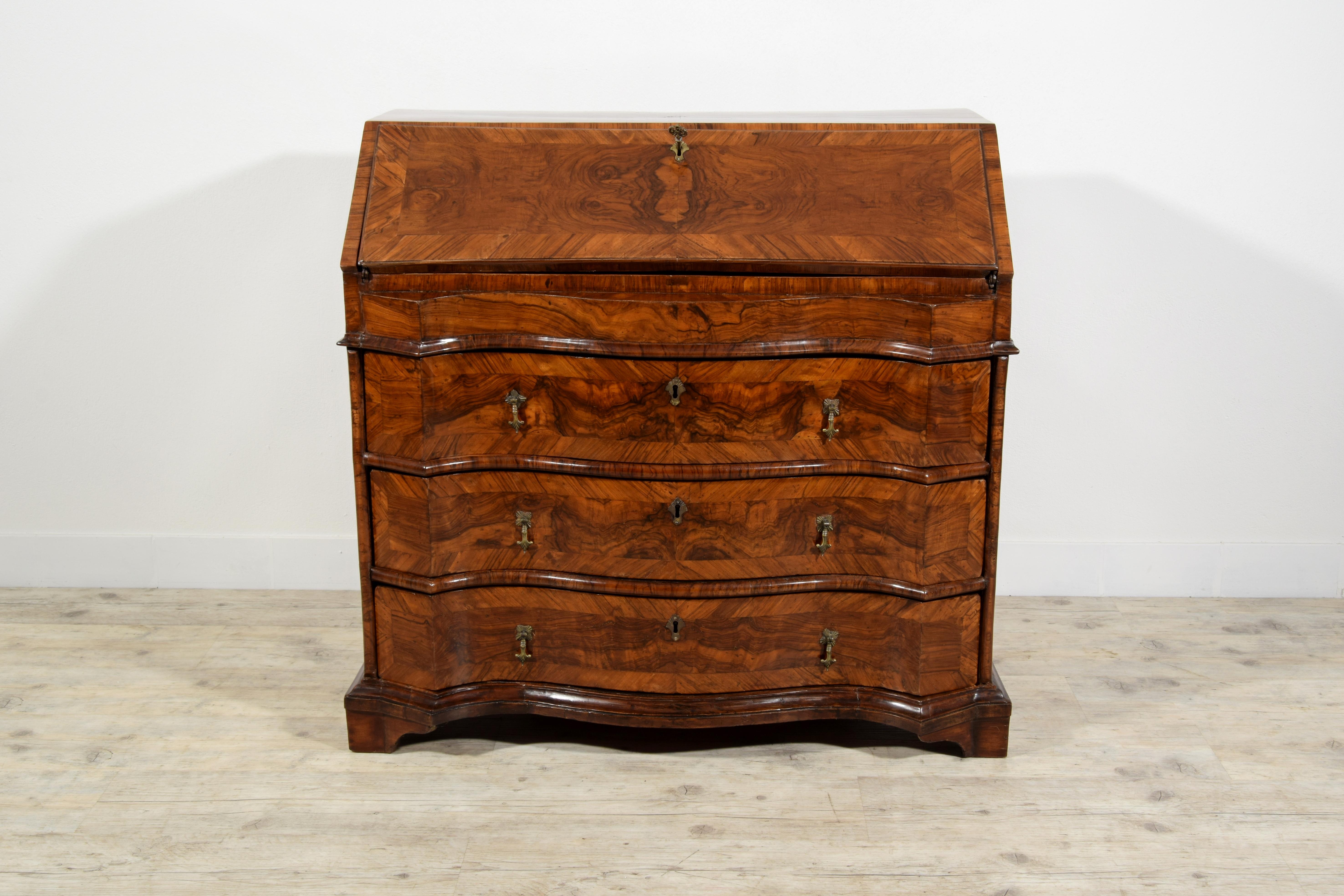18th Century, Italian Walnut Wood Chest of Drawers with Secrétaire For Sale 9