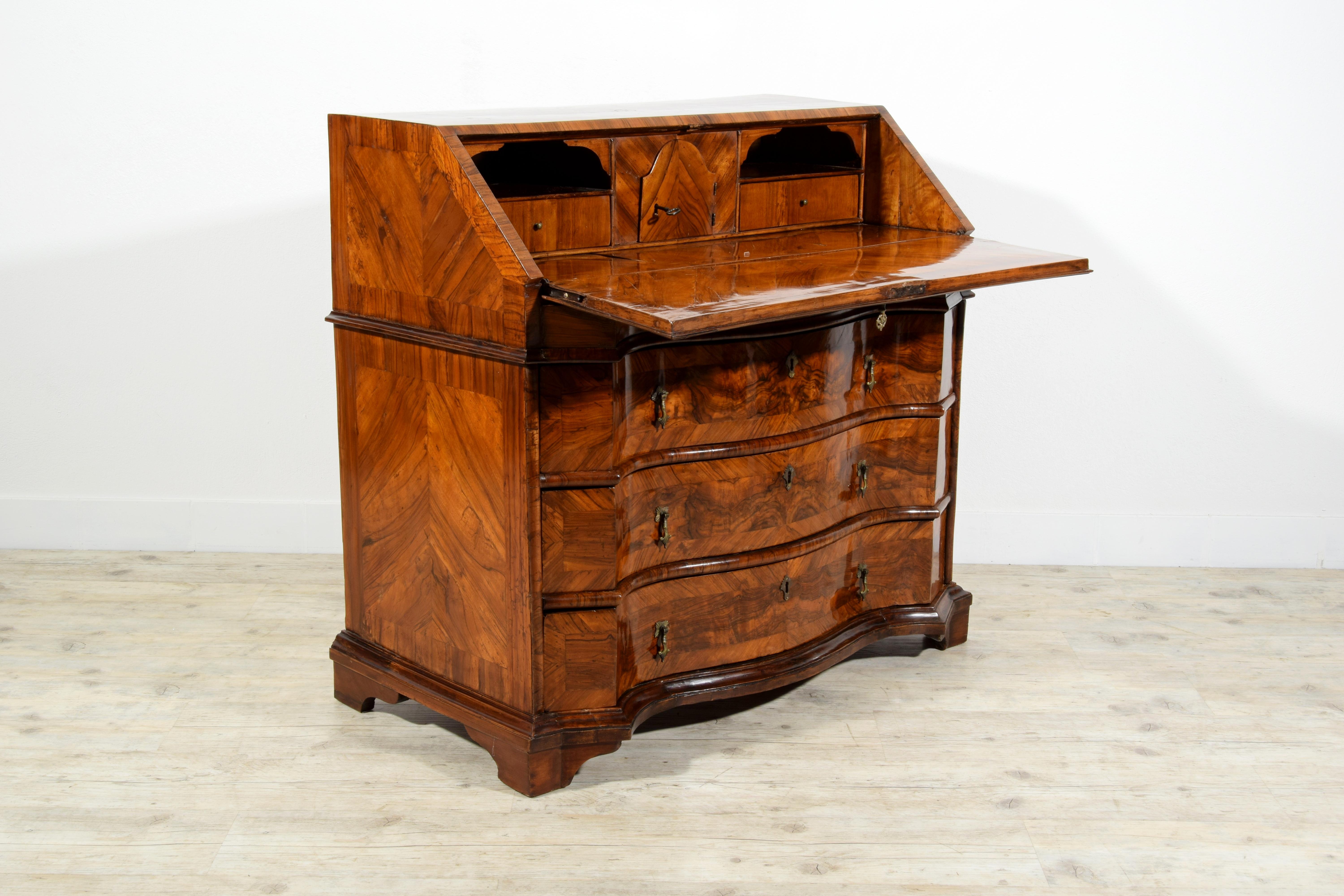 Baroque 18th Century, Italian Walnut Wood Chest of Drawers with Secrétaire For Sale