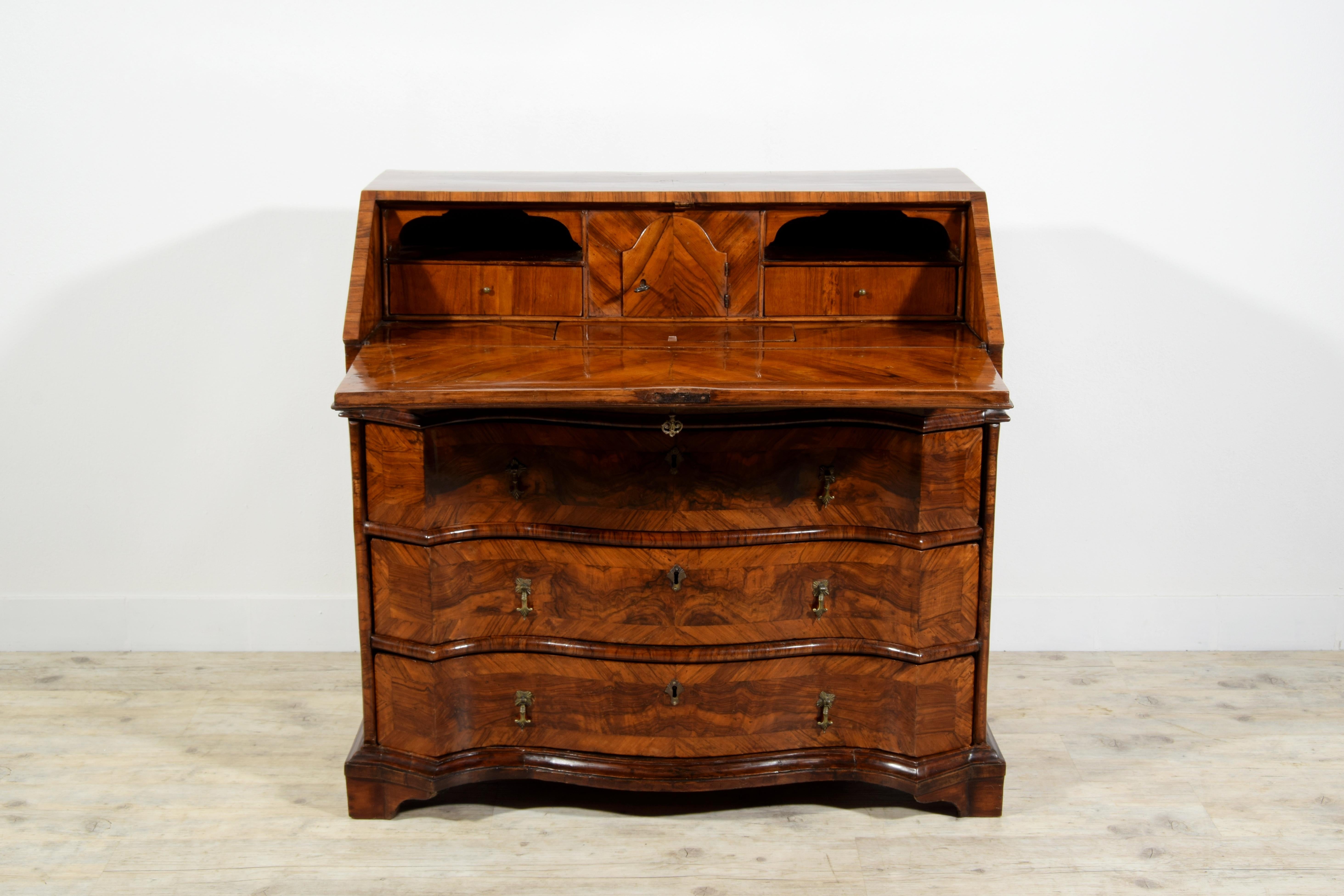Inlay 18th Century, Italian Walnut Wood Chest of Drawers with Secrétaire For Sale