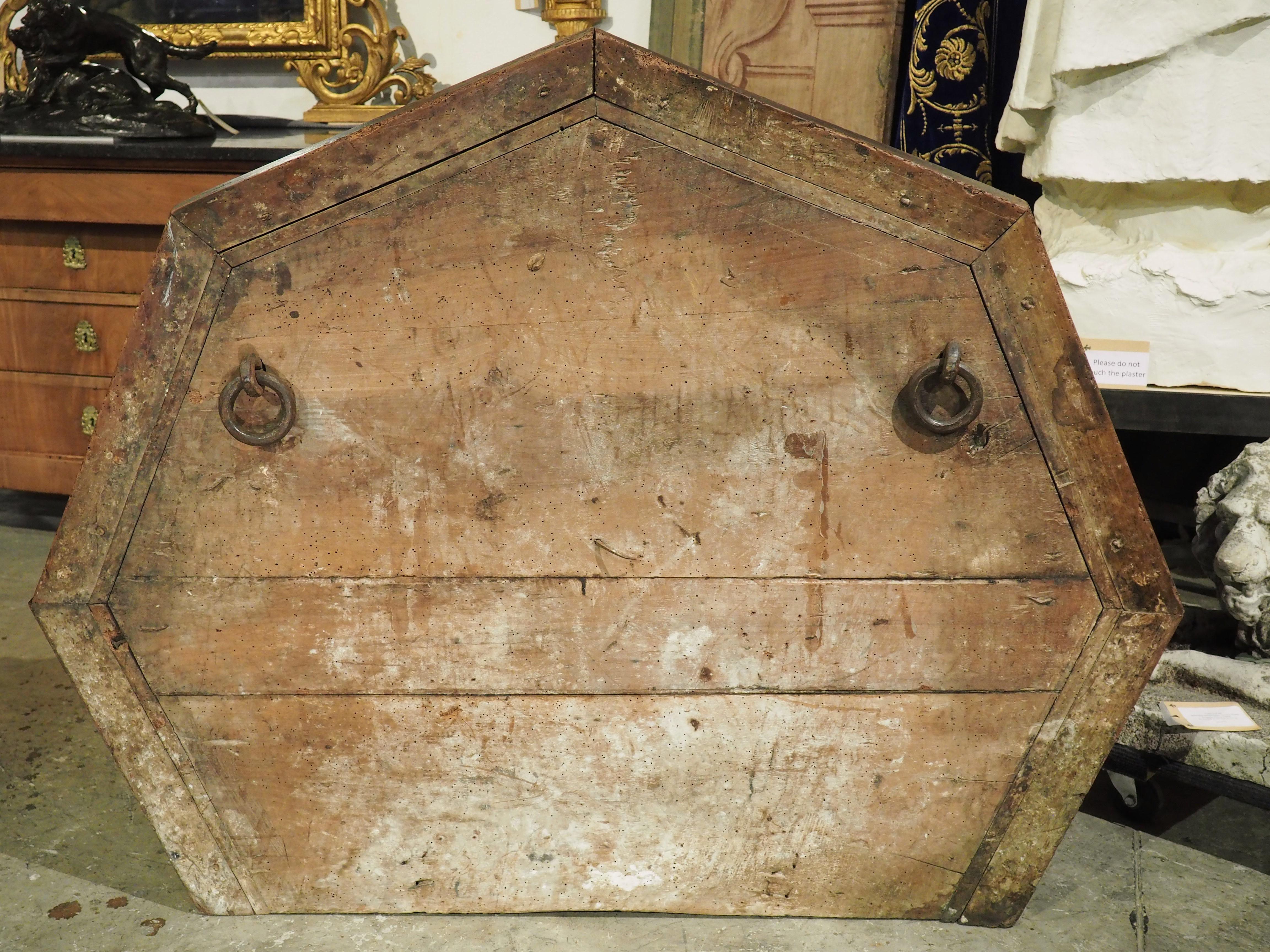 Plaque de Pulpit italienne du 18ème siècle en bois de noyer en vente 4