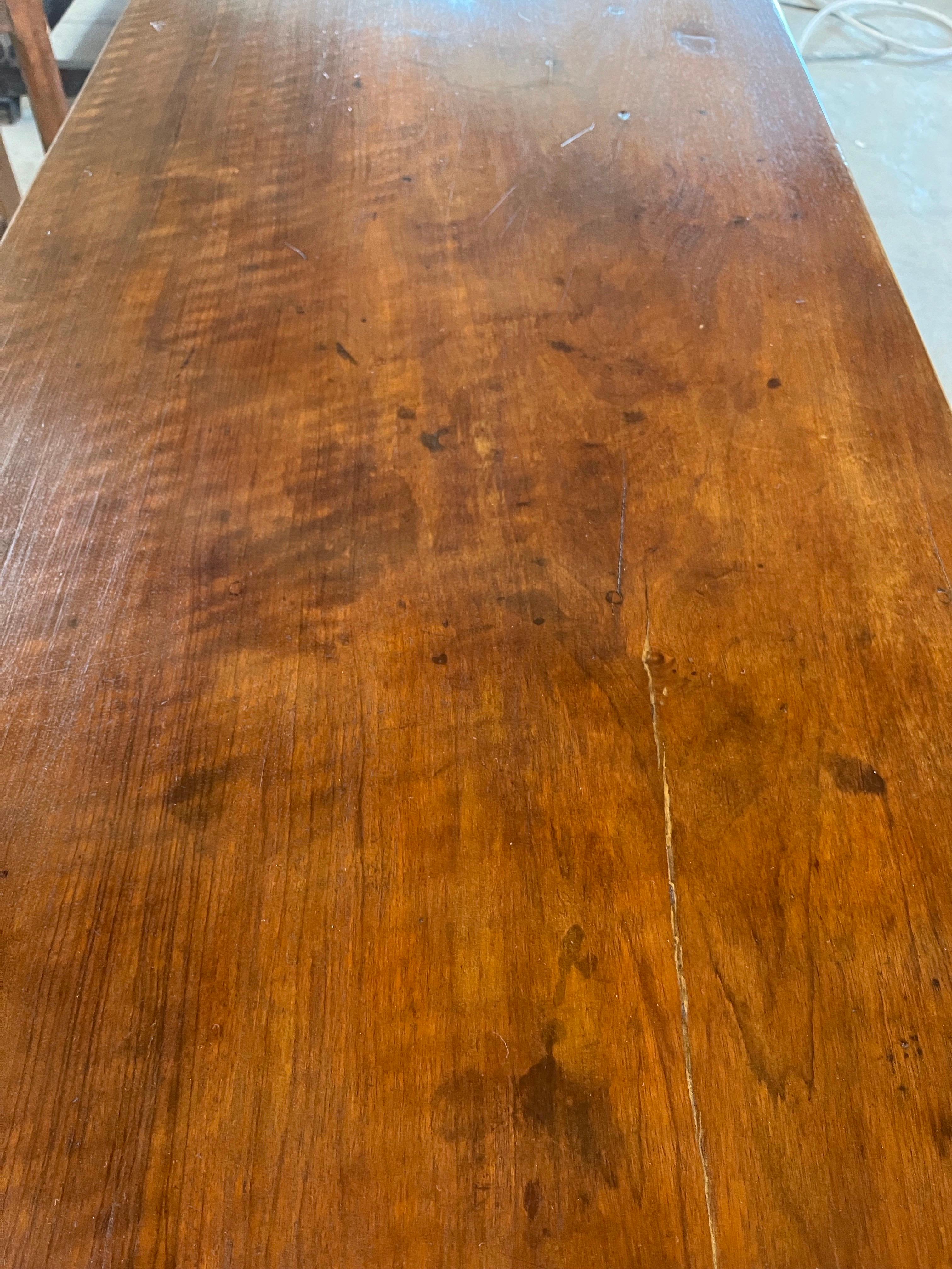 XVIIIe siècle Table à écrire italienne en noyer du 18e siècle en vente