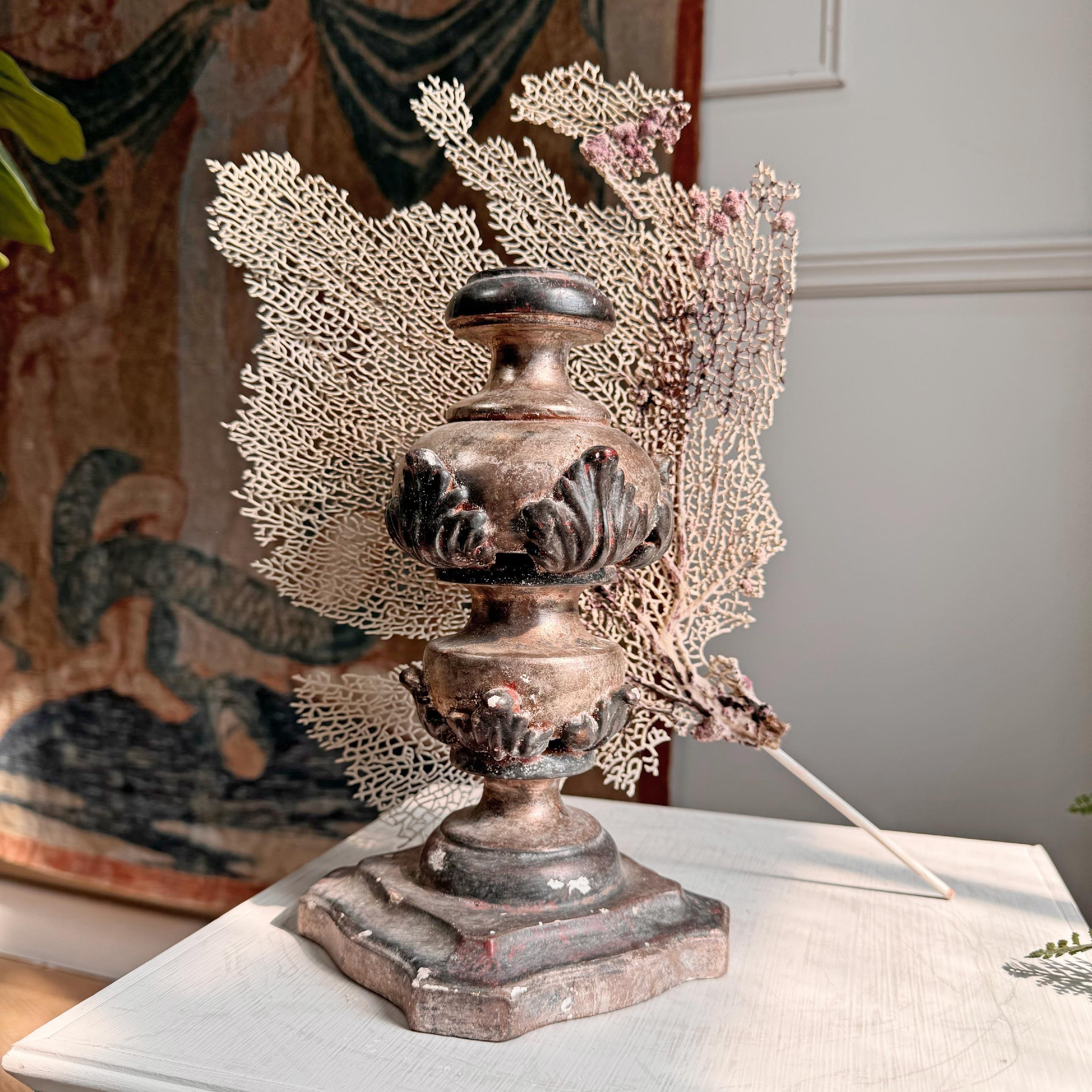 Baroque Vase d'autel italien du 18ème siècle en bois et gesso en argent rose en vente