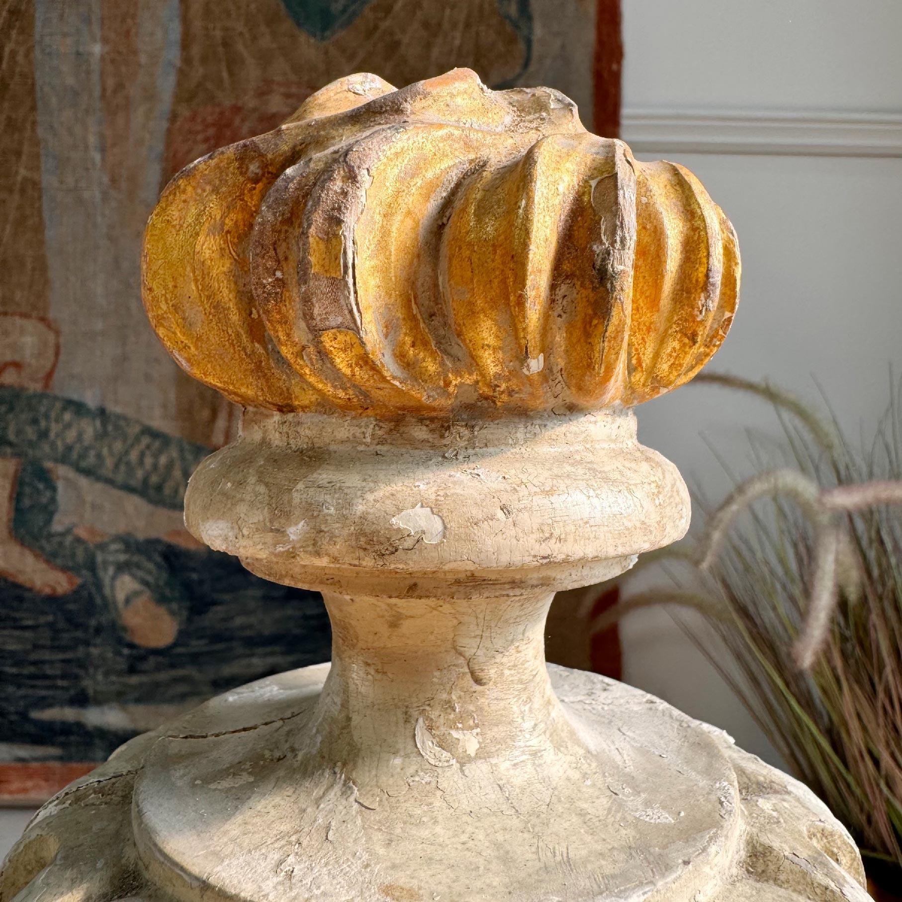 18th Century Italian Wood and Gesso Altar Vase with Flame and Faux Marble In Good Condition For Sale In Hastings, GB