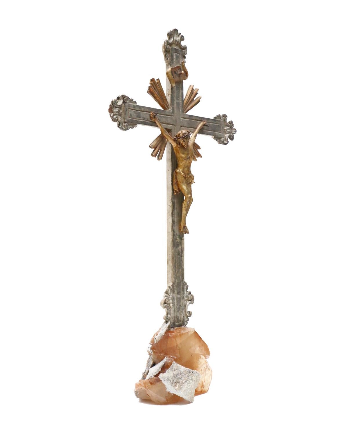 18th Century Italian Wood Church Crucifix on a Calcite Crystal Base In Good Condition In Dublin, Dalkey