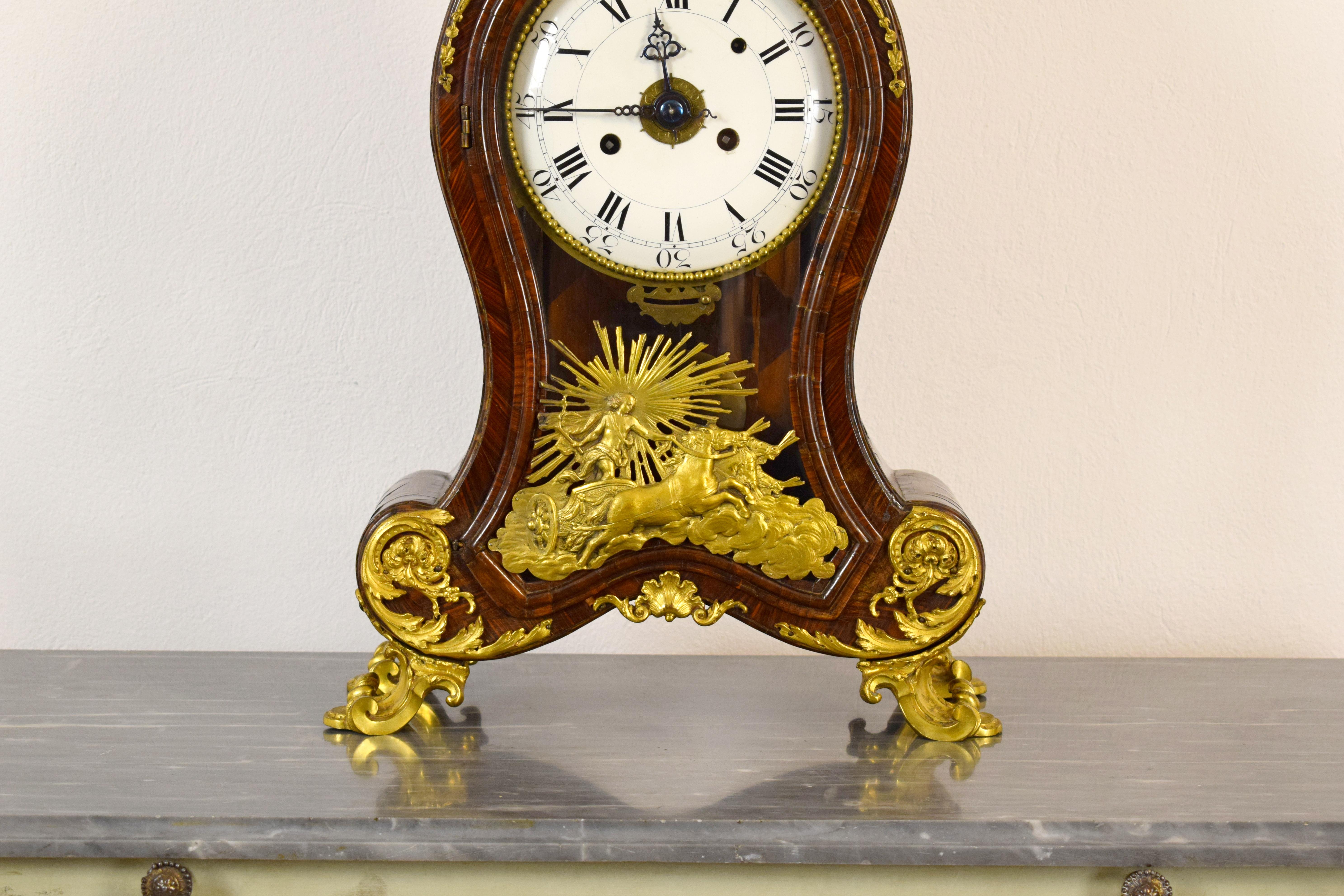 Italienische Holz Ringtone- und Alarm-Tischuhr aus dem 18. Jahrhundert mit vergoldeter Bronze im Angebot 12