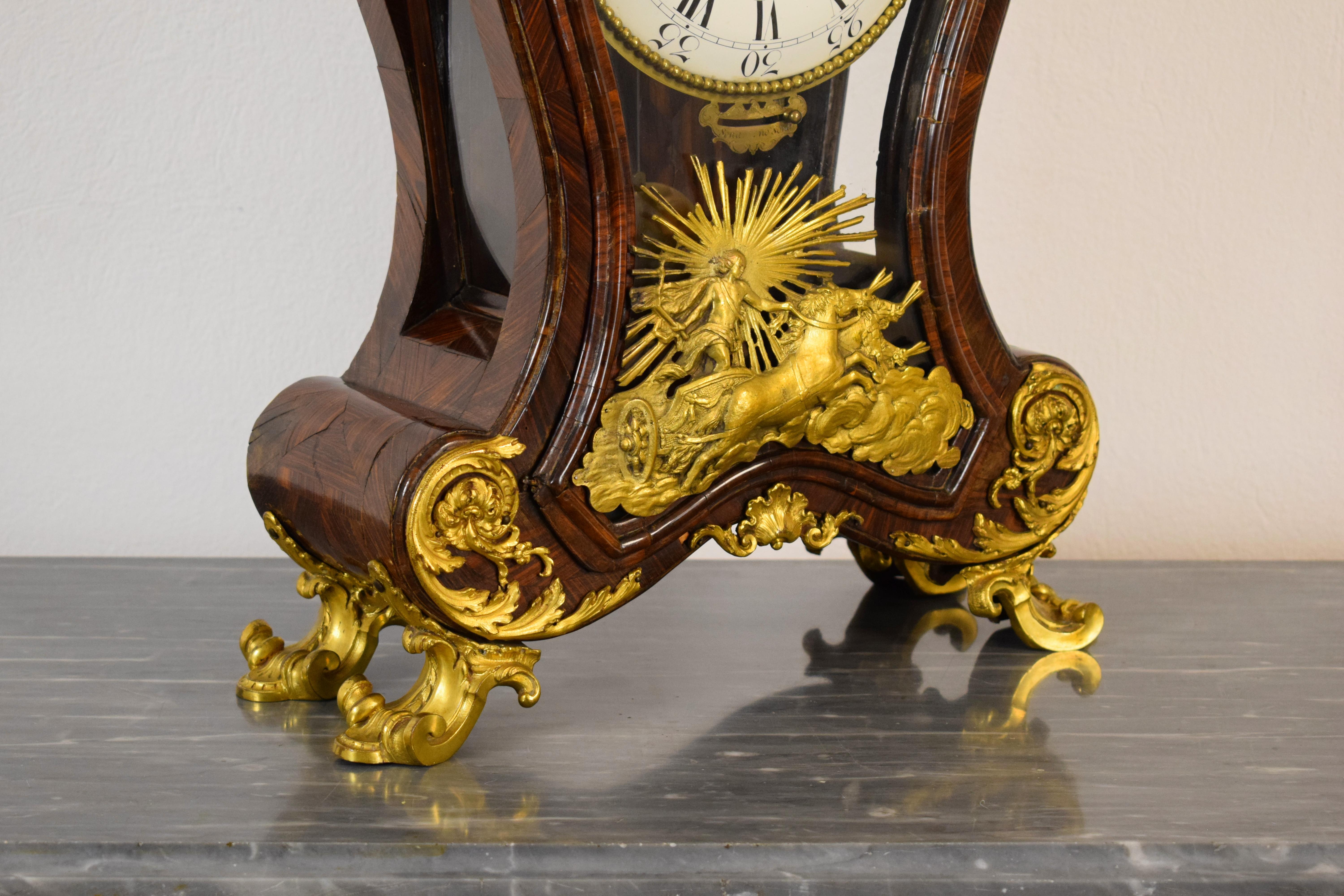 Italienische Holz Ringtone- und Alarm-Tischuhr aus dem 18. Jahrhundert mit vergoldeter Bronze im Angebot 1