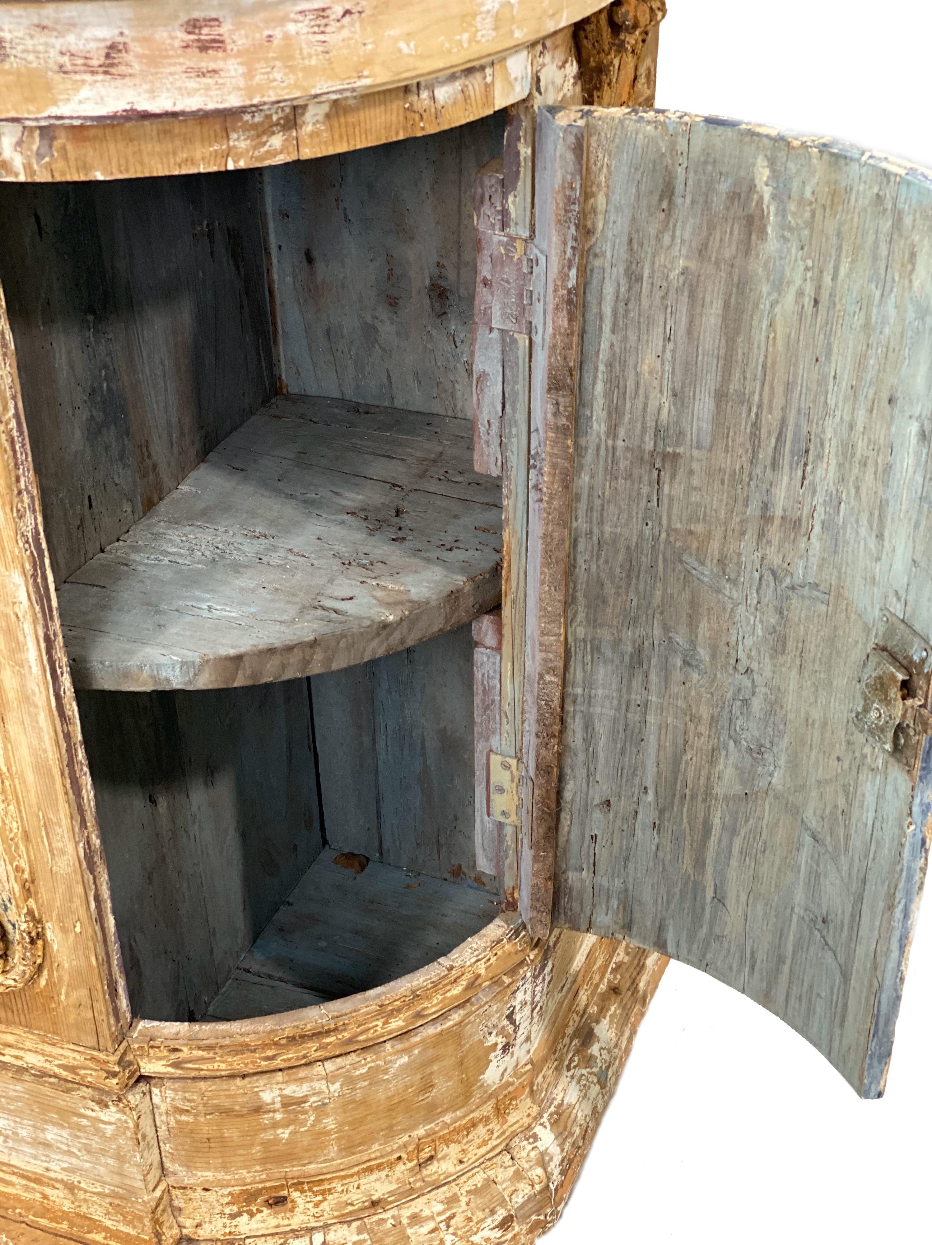 18th Century Italian Wooden Painted Credenza In Good Condition In Round Top, TX