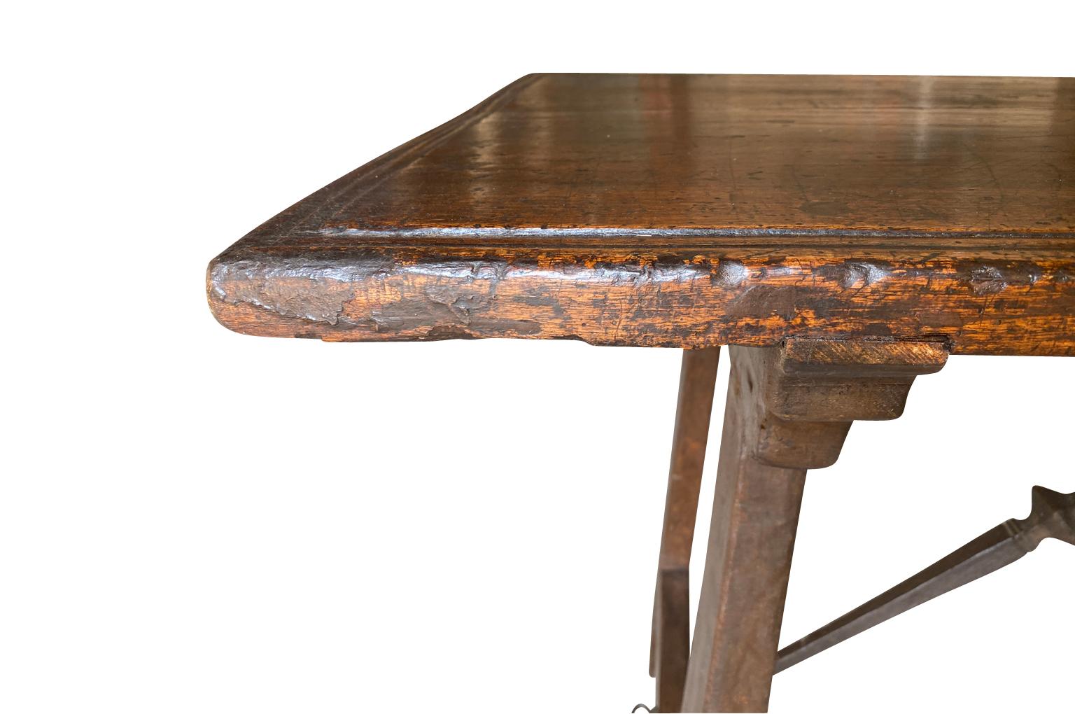 Mesa de escritorio italiana del siglo XVIII - Consola Nogal en venta