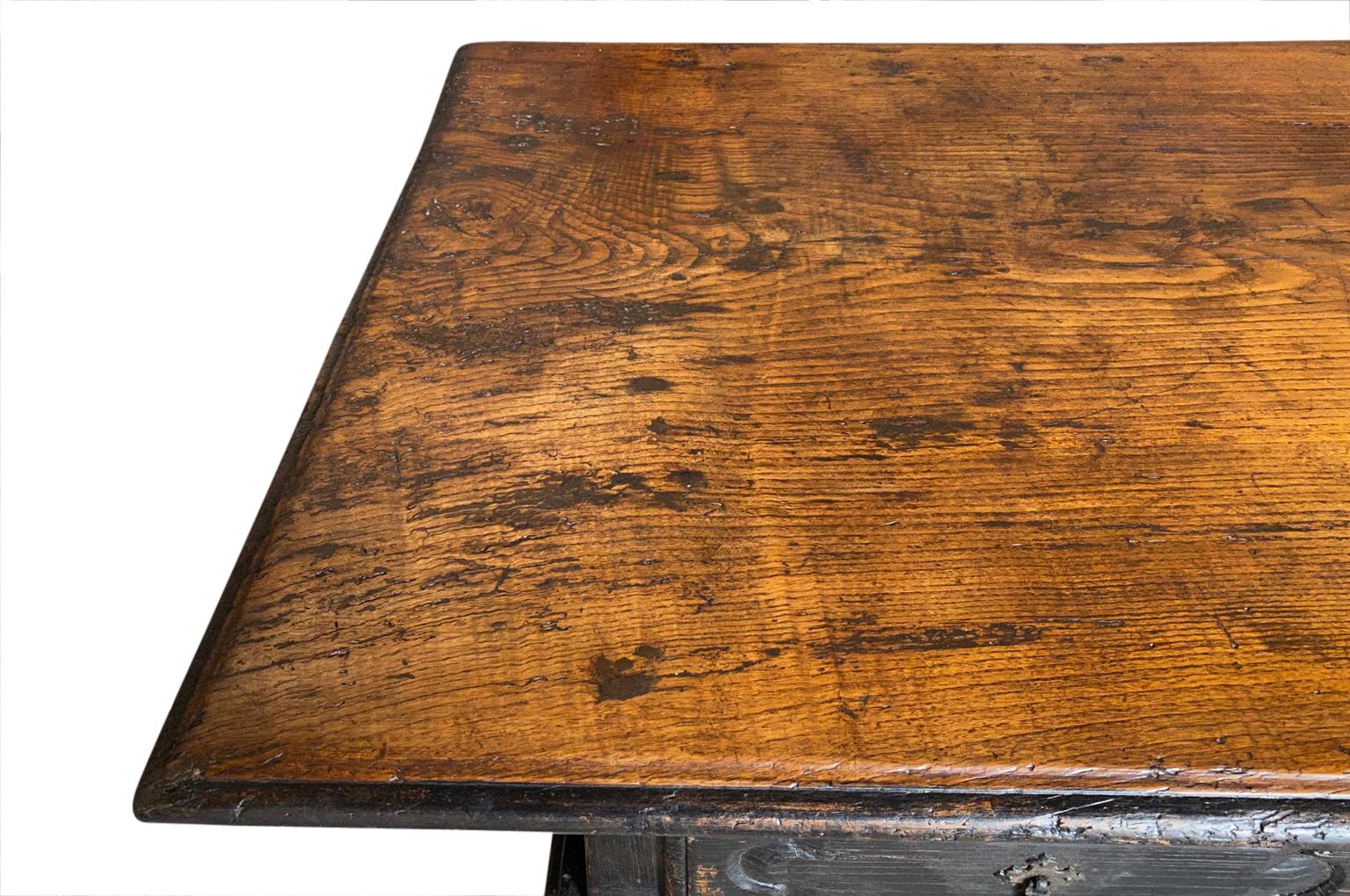 18th Century Italian Writing Table, Desk For Sale 7