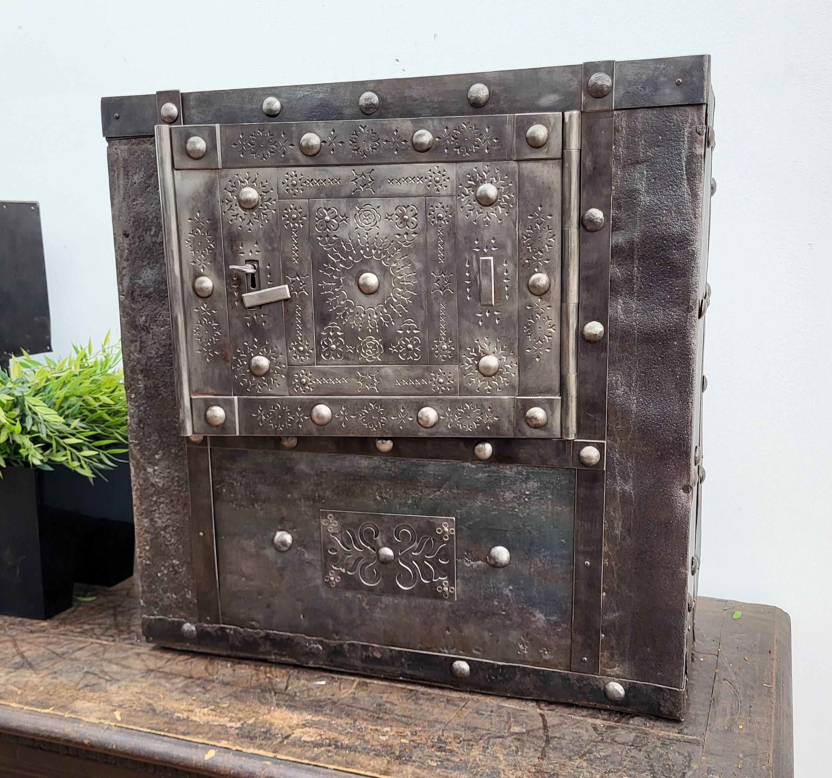 Beautiful and rare example of late 18th century Italian master blacksmith craftsmanship, this antique studded safe with typical all-around hobnails and great wrought iron details, probably from the Piedmont region, has a great metal color with