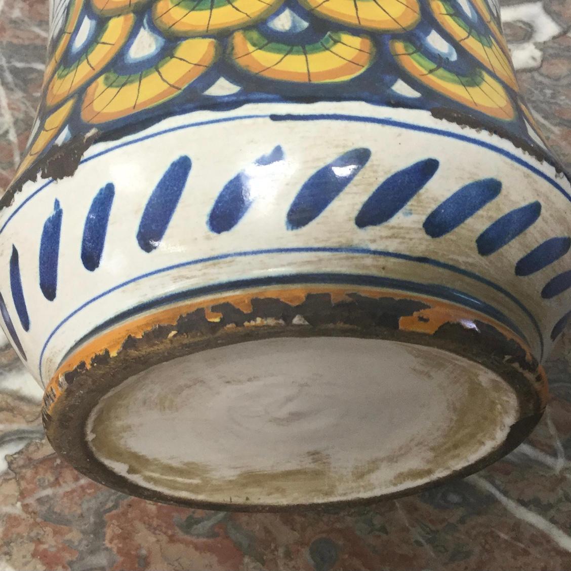 Italienisches gelbes Maiolica-Tablettgefäß aus dem 18. Jahrhundert Albarello-Keramik (Barock) im Angebot