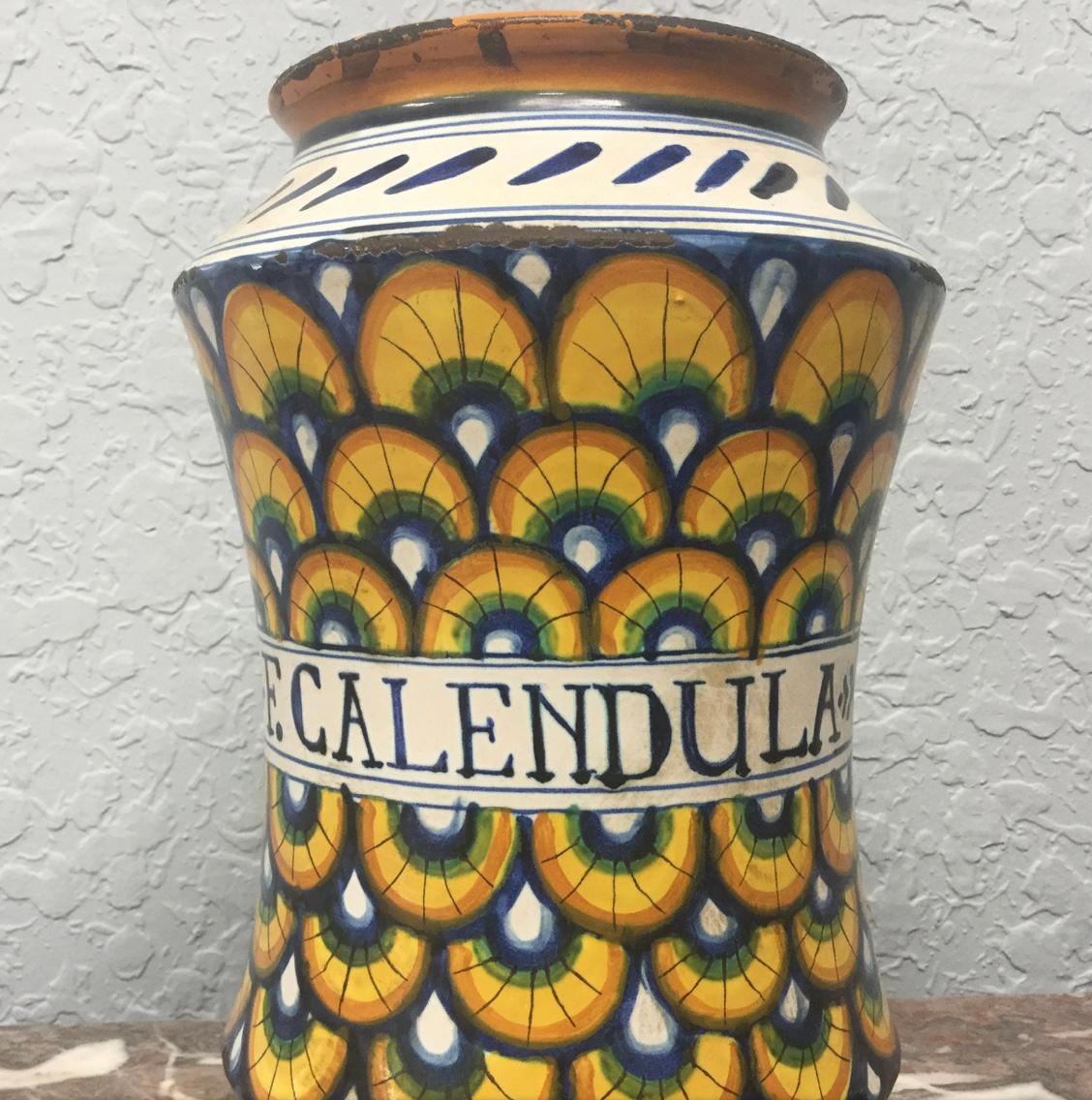 Vasetto per droghe Albarello in maiolica gialla del XVIII secolo In condizioni buone in vendita a Bradenton, FL