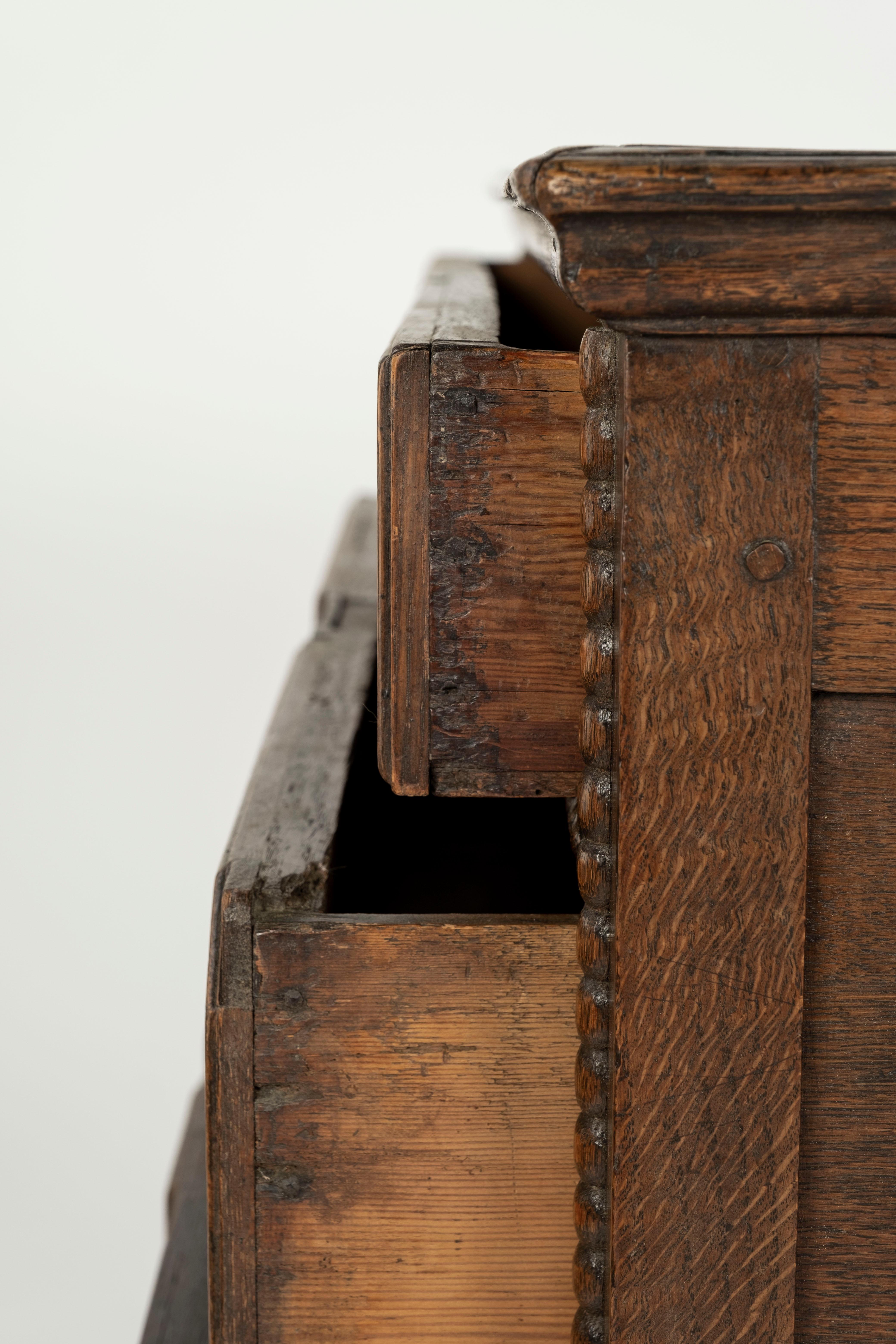 Cassapanca giacobiana del XVIII secolo in vendita 3