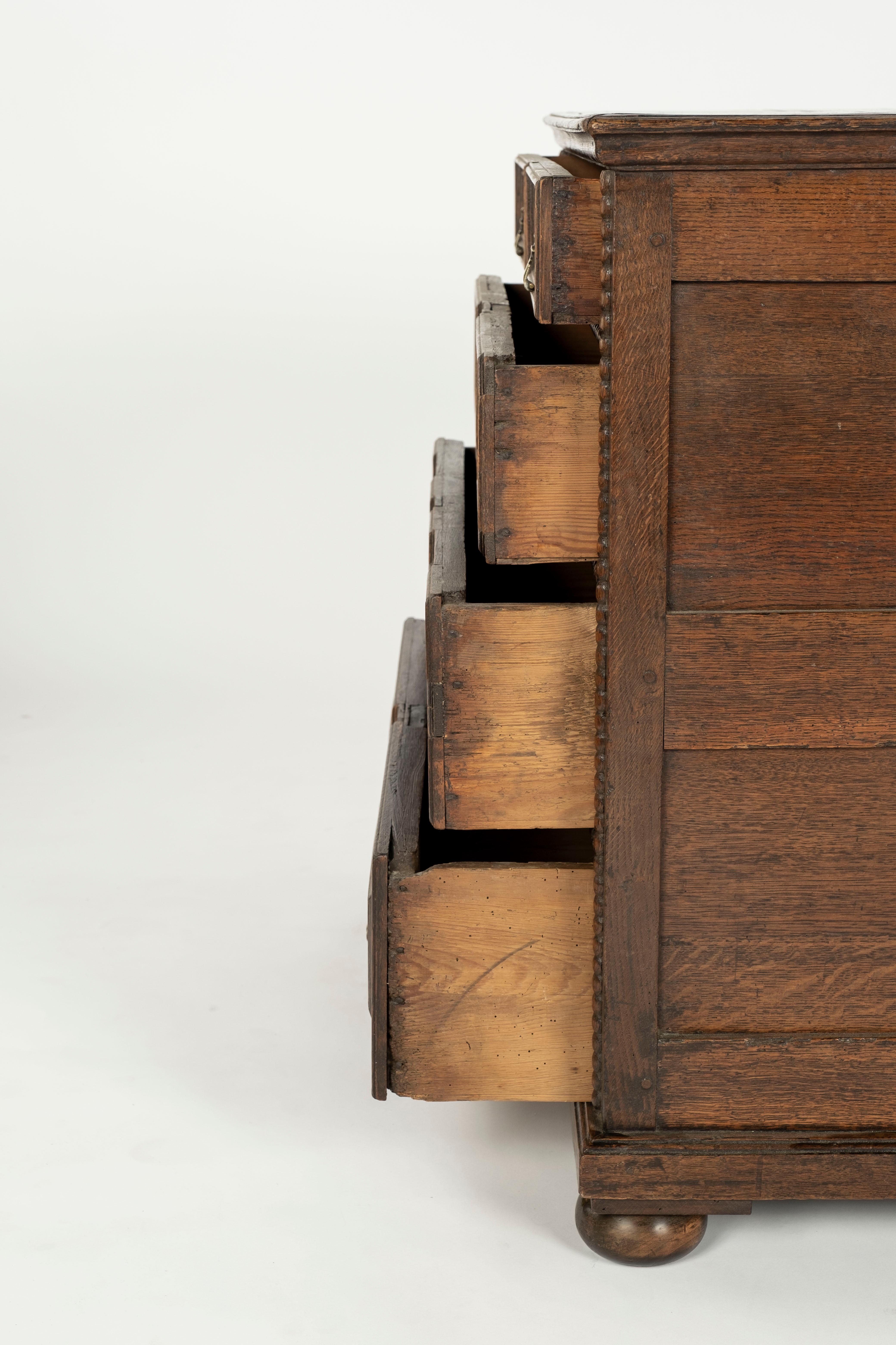 Cassapanca giacobiana del XVIII secolo in vendita 4