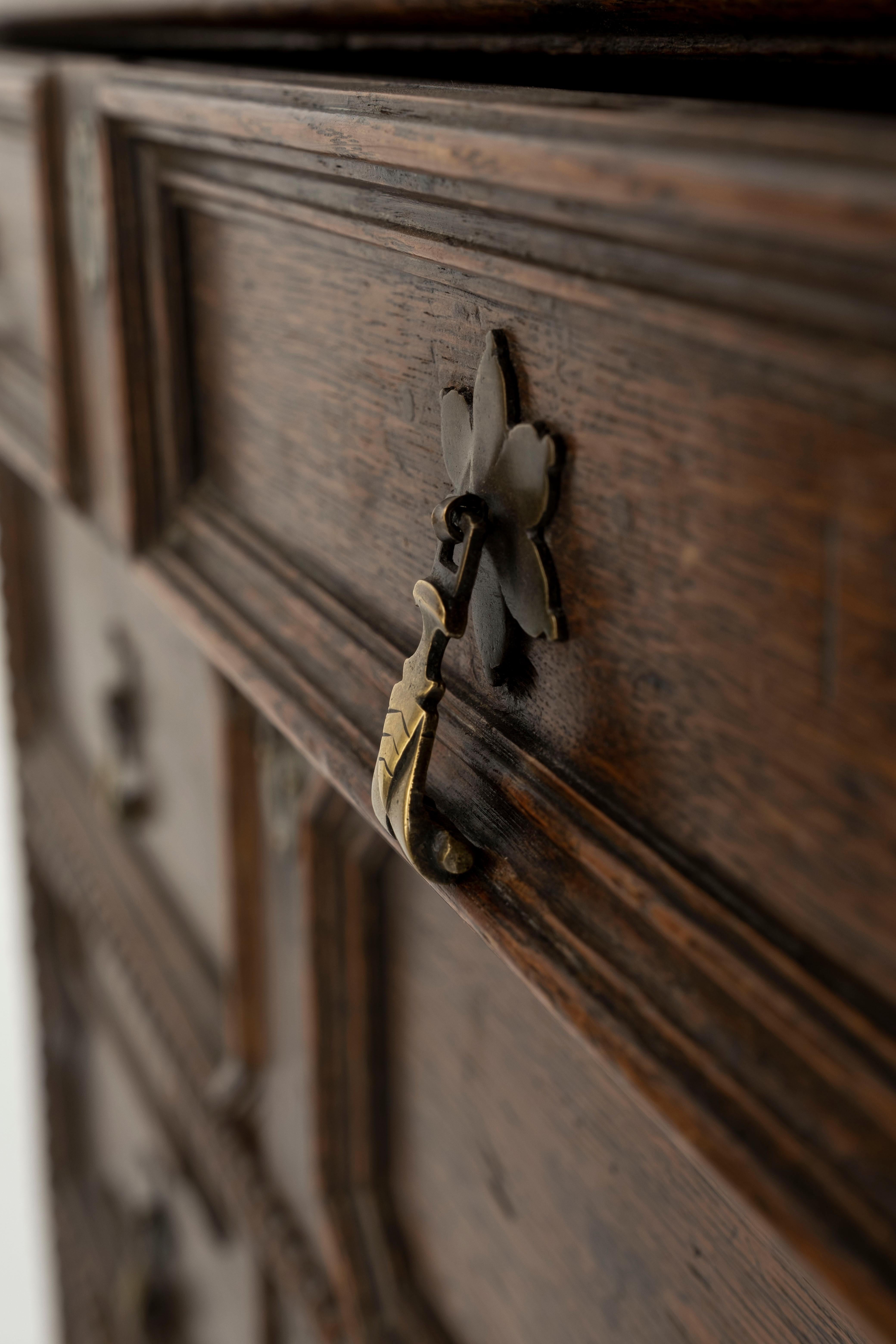 Cassapanca giacobiana del XVIII secolo in vendita 6