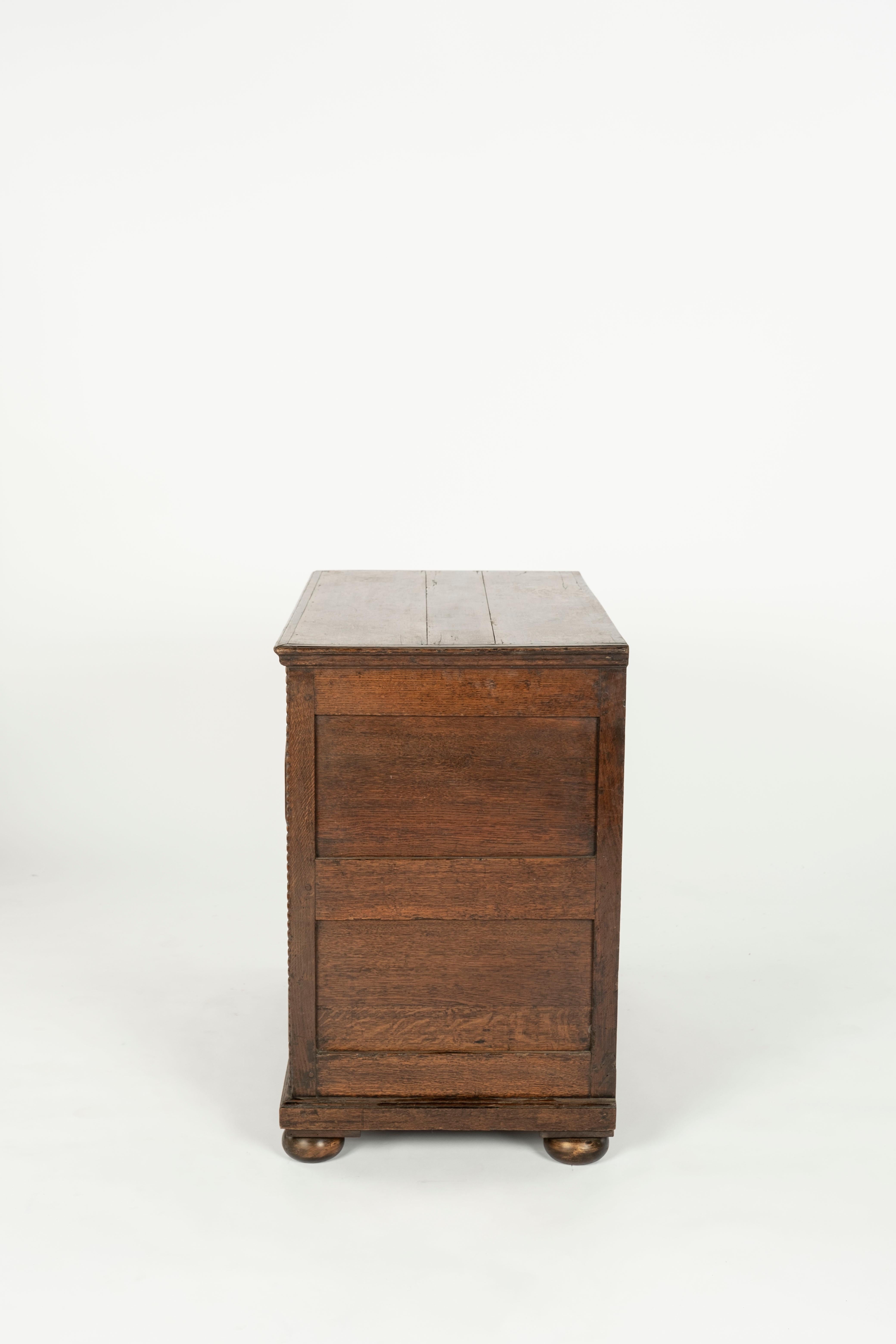 Cassapanca giacobiana del XVIII secolo in vendita 2