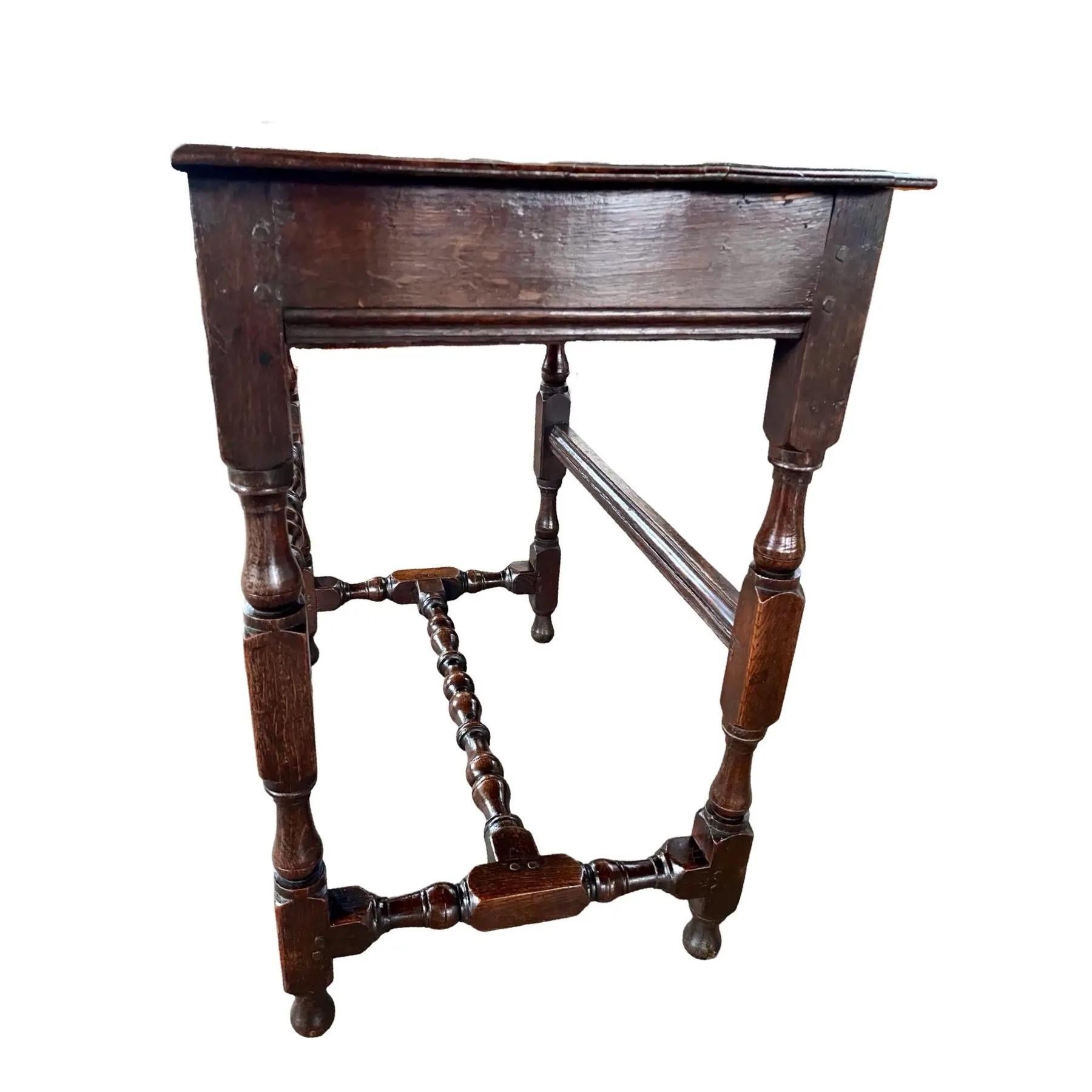 18. Jahrhundert Jacobean English Oak Beistelltisch (Englisch) im Angebot