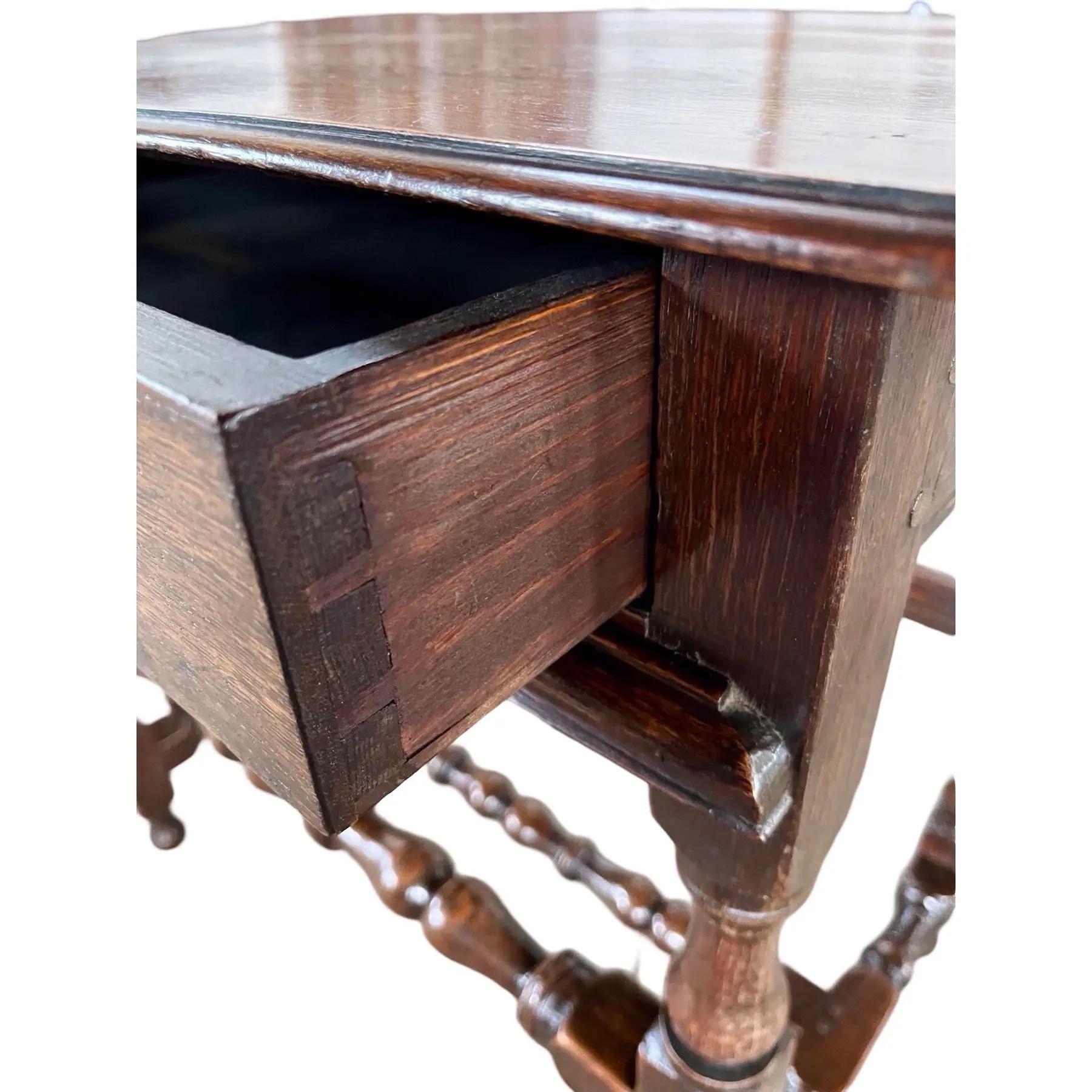 18. Jahrhundert Jacobean English Oak Beistelltisch im Angebot 1