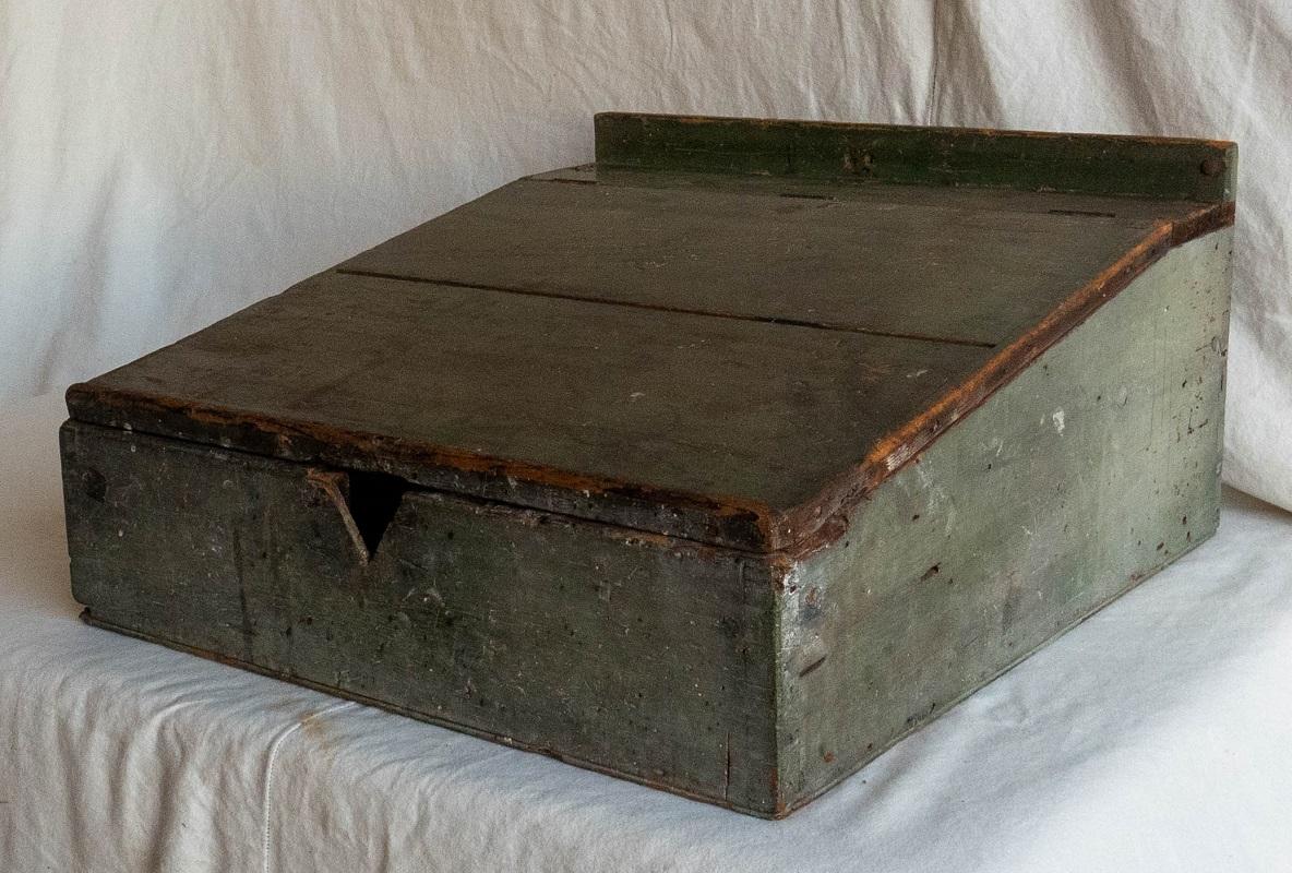 Important late 18th century slant top desk box from home of James Walter Folger (1765 - 1849) at 8 Pleasant Street on Nantucket, a rustic pine desk top with shallow backsplash atop narrow shelf, over slanted writing surface, hinged to reveal fitted