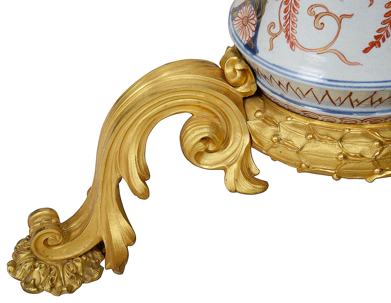 Tavolo montato Arita Imari giapponese del XVIII secolo in vendita 1