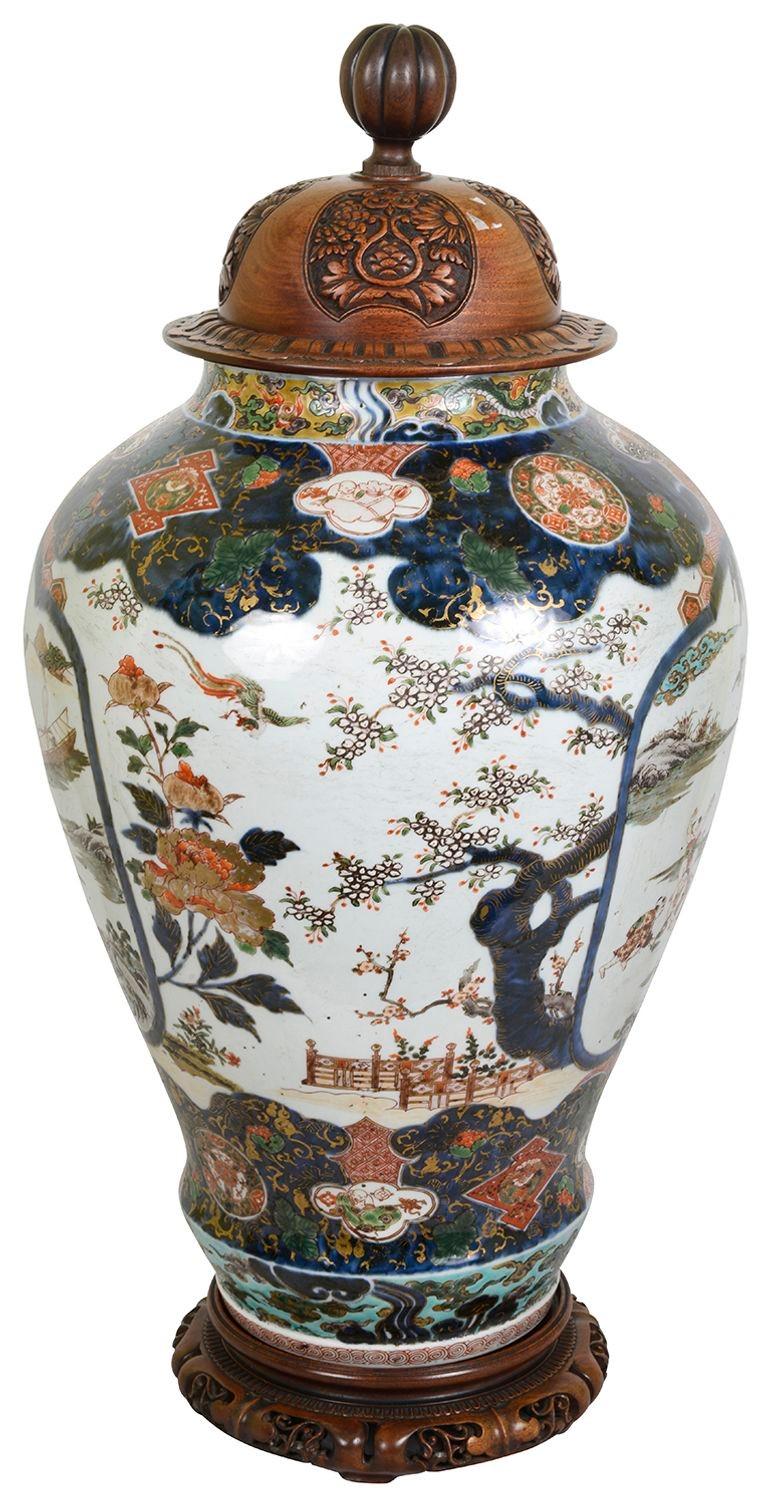 Jarrón de porcelana japonesa Arita Imari del siglo XVIII. Alrededor de 1780. Porcelana en venta