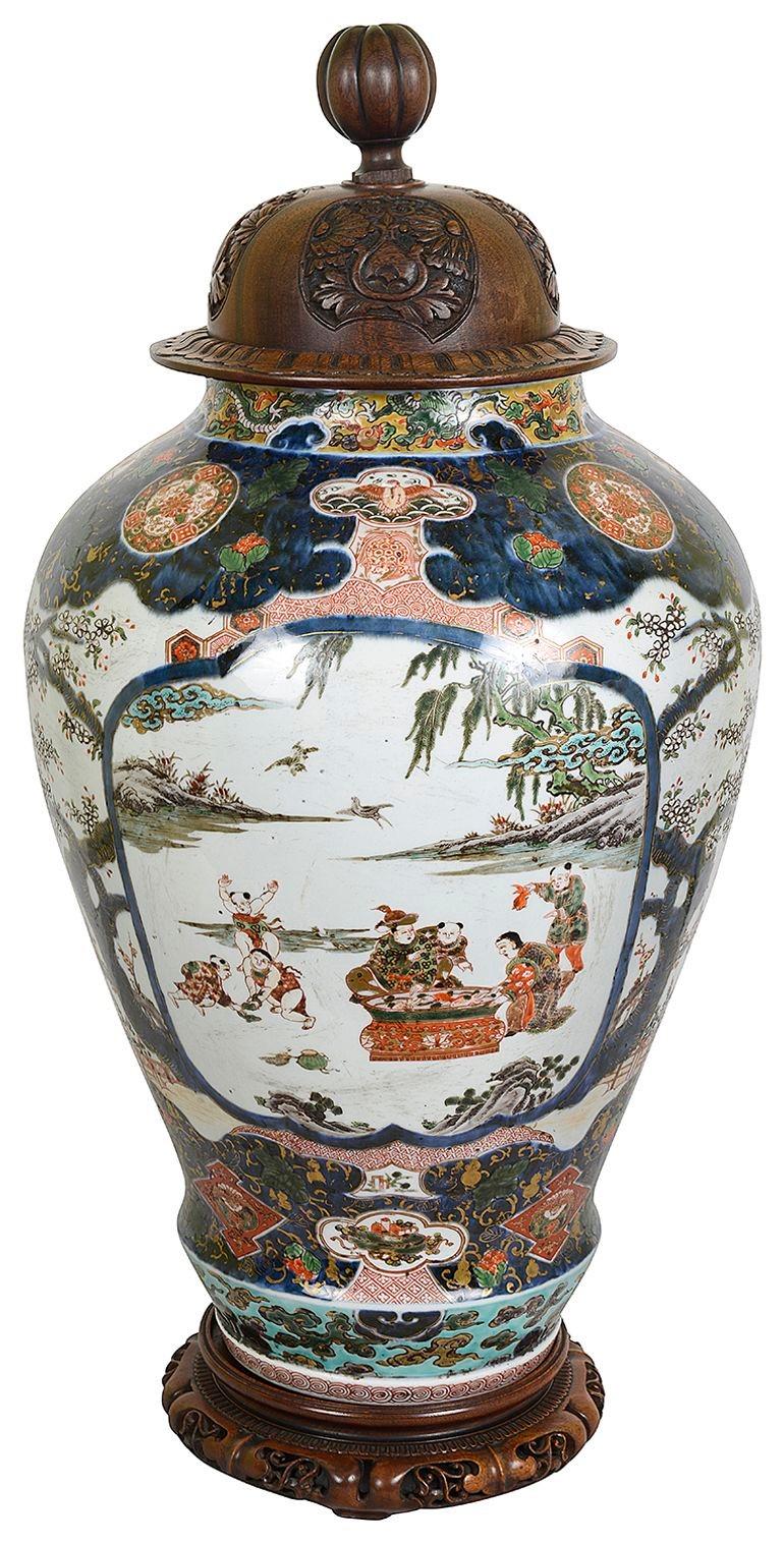 Jarrón de porcelana japonesa Arita Imari del siglo XVIII. Alrededor de 1780. en venta 2