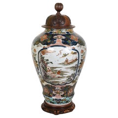 18th Century Japanese Arita Imari porcelain vase. Circa 1780.