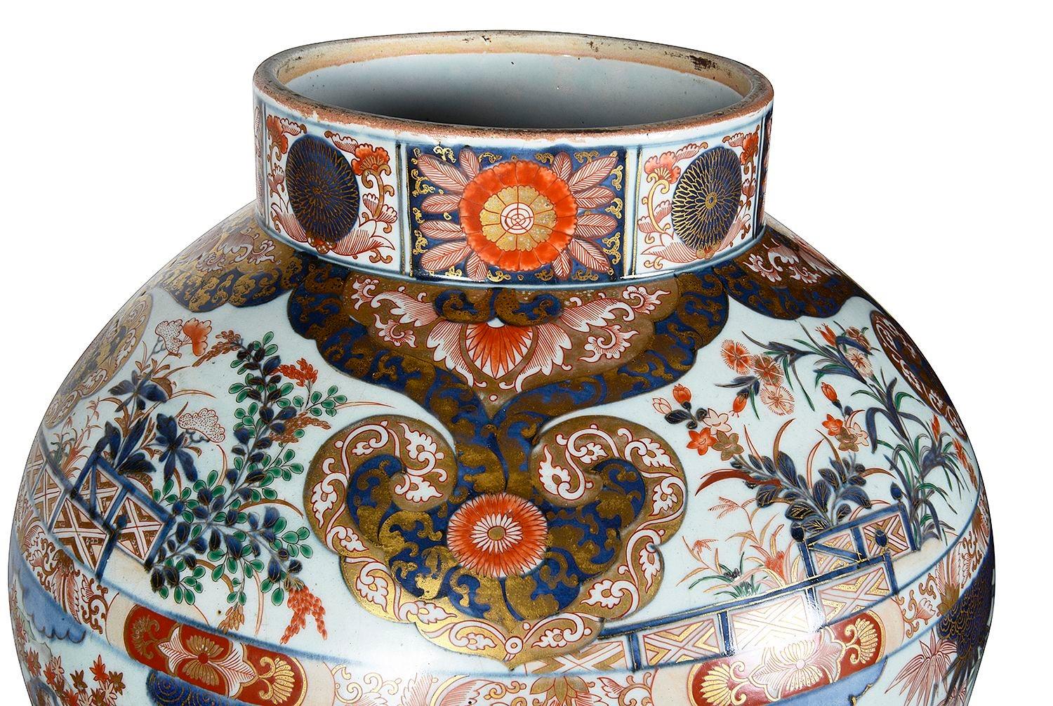 XVIIIe siècle Vase japonais Arita Imari du 18ème siècle en vente