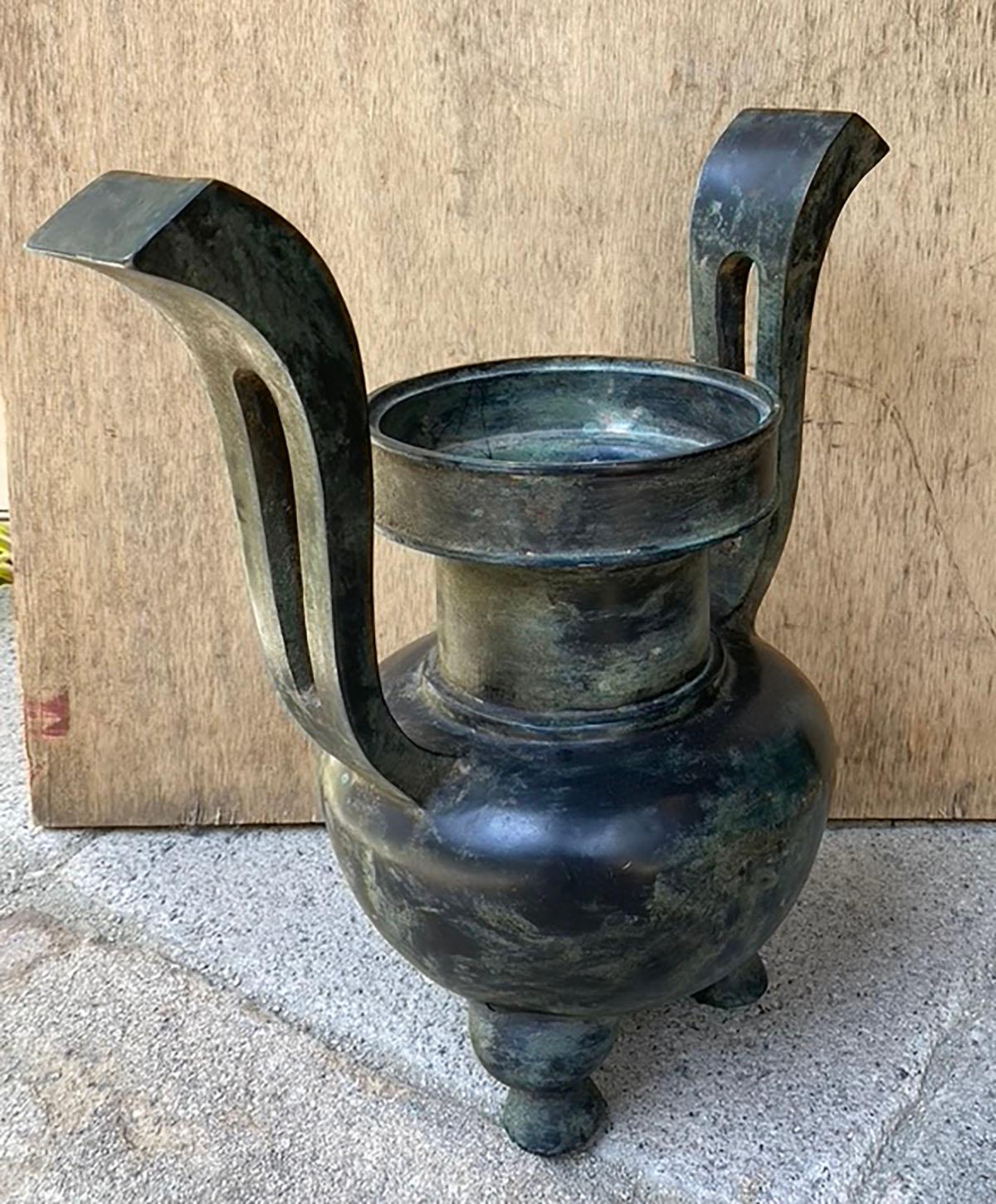 Rustico Vaso da tempio in bronzo giapponese del XVIII secolo in vendita