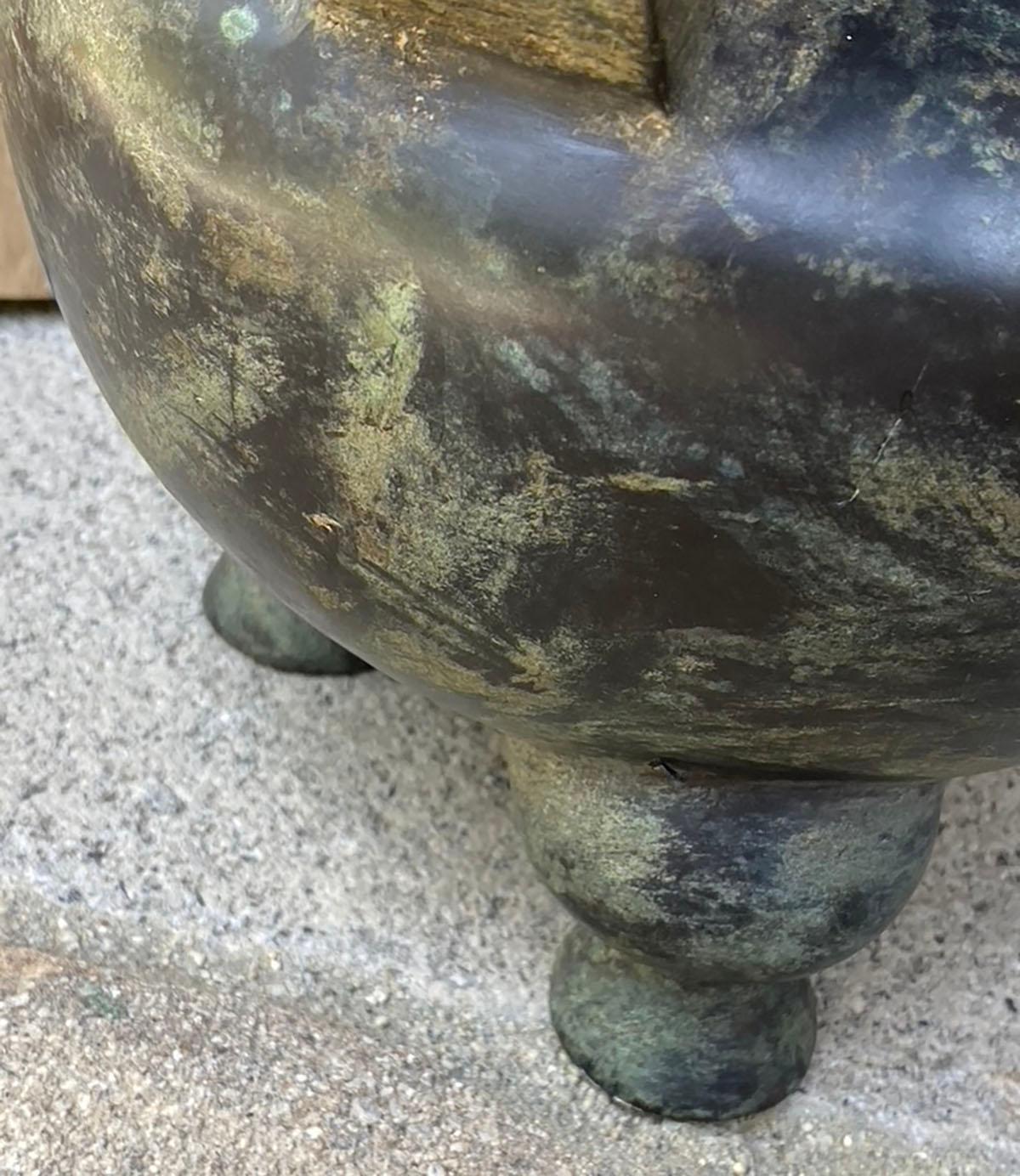 Vaso da tempio in bronzo giapponese del XVIII secolo In condizioni ottime in vendita a Los Angeles, CA