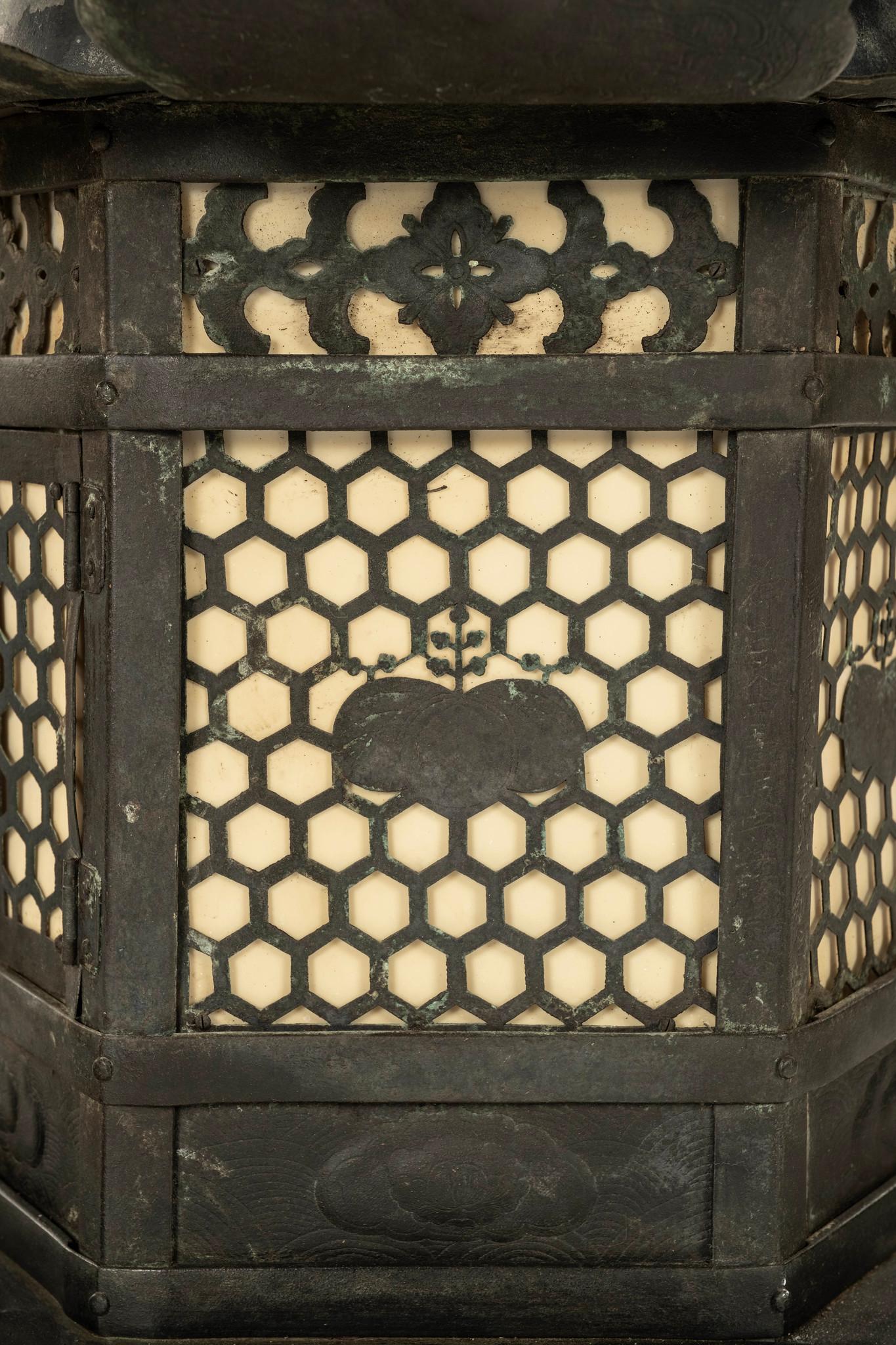 18th Century Japanese Bronze Tōrō Lantern For Sale 5