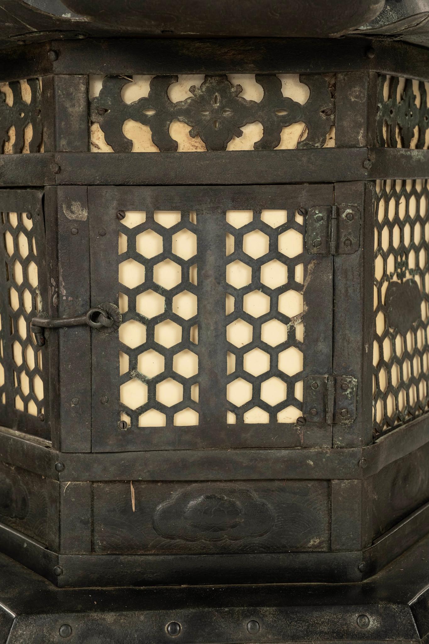 18th Century Japanese Bronze Tōrō Lantern For Sale 6