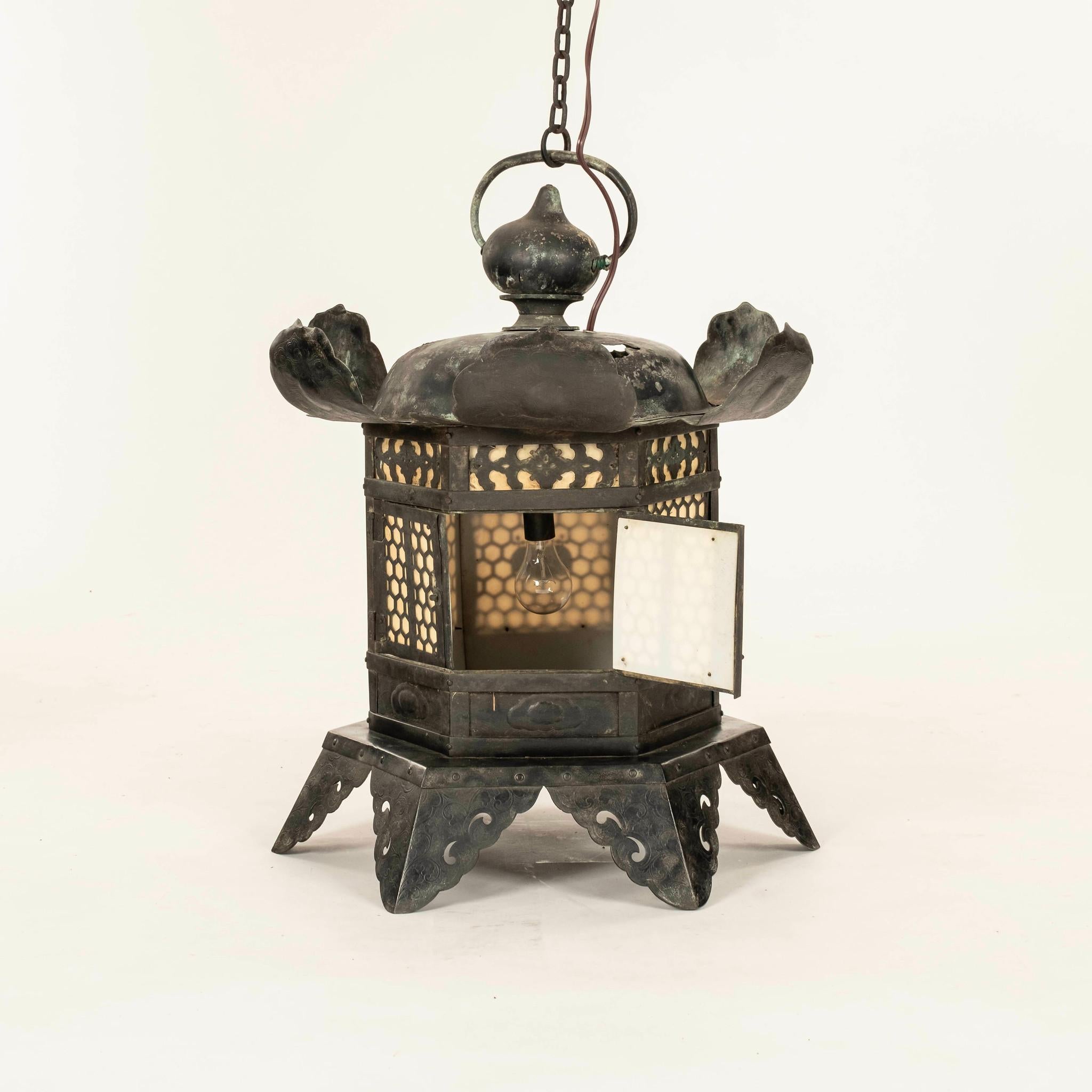 Edo 18th Century Japanese Bronze Tōrō Lantern For Sale