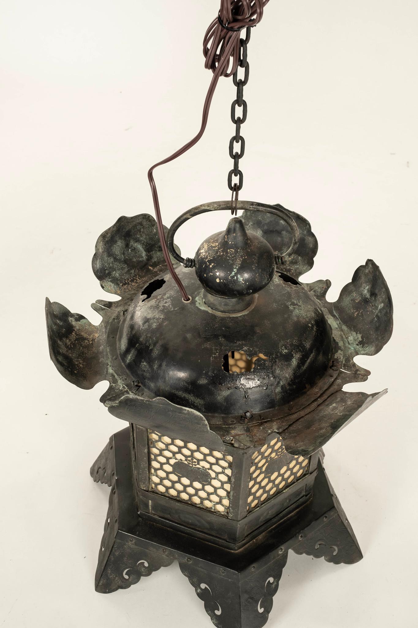 18th Century Japanese Bronze Tōrō Lantern For Sale 2