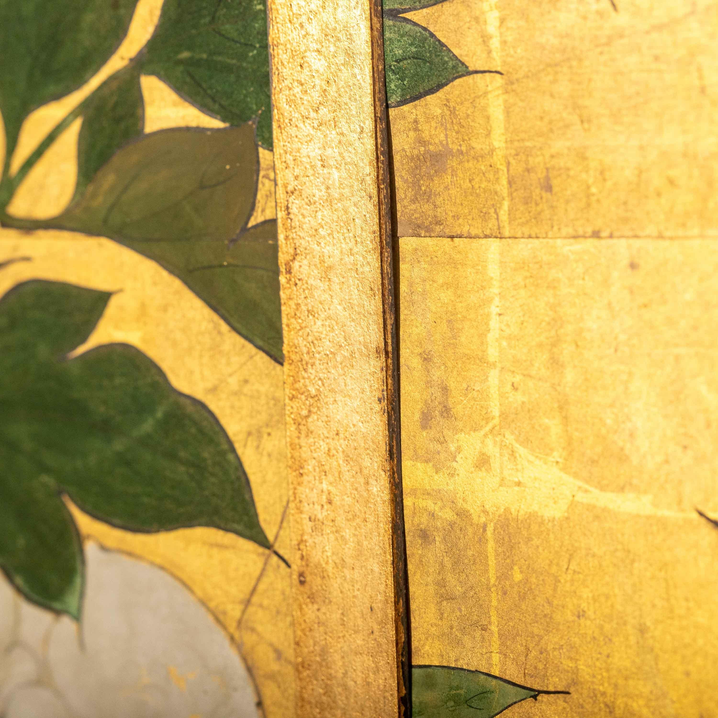 18th Century Japanese Painting of Red and White Peonies on a Gold Leaf Ground 3