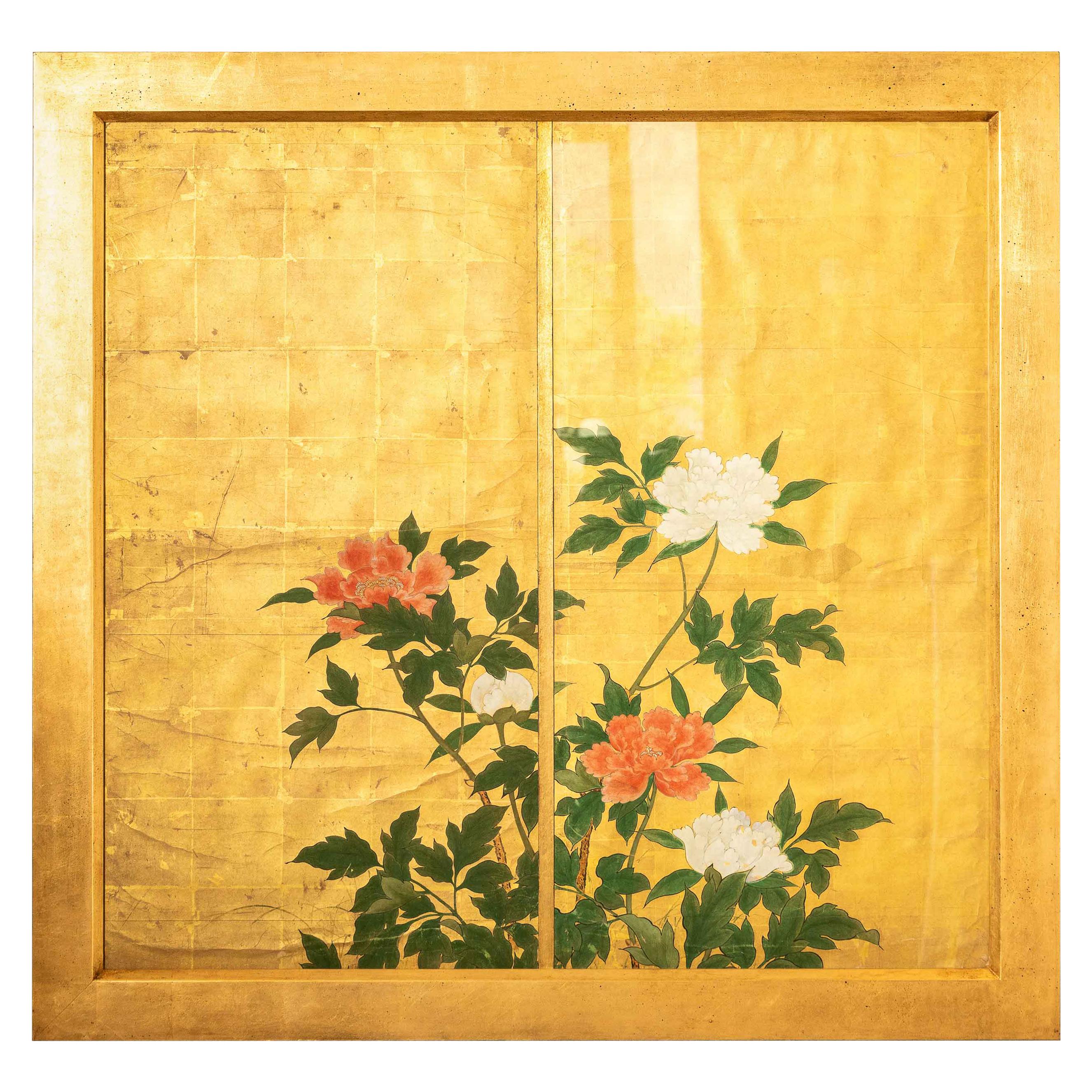 Peinture japonaise du 18e siècle représentant des pivoines rouges et blanches sur fond de feuilles d'or en vente