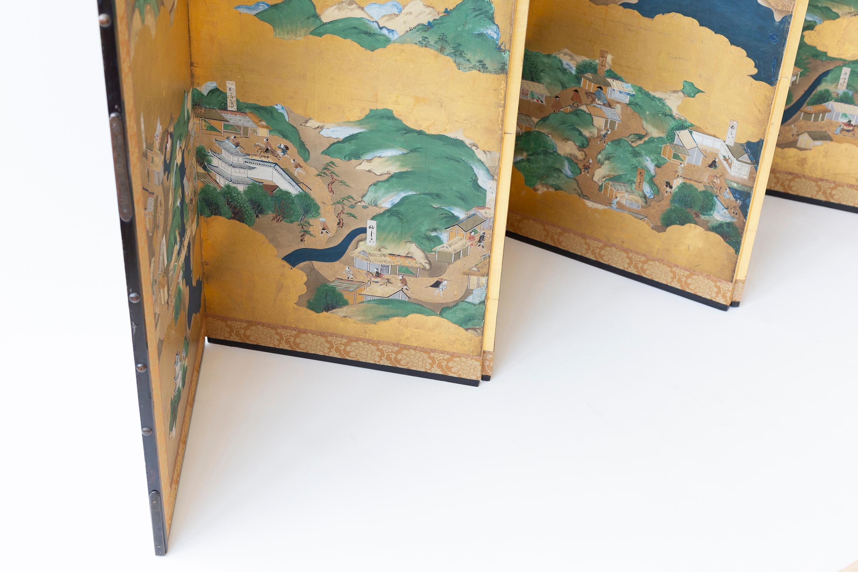 Feuille d'or Paravent japonais du XVIIIe siècle avec scènes de village à la feuille d'or en vente