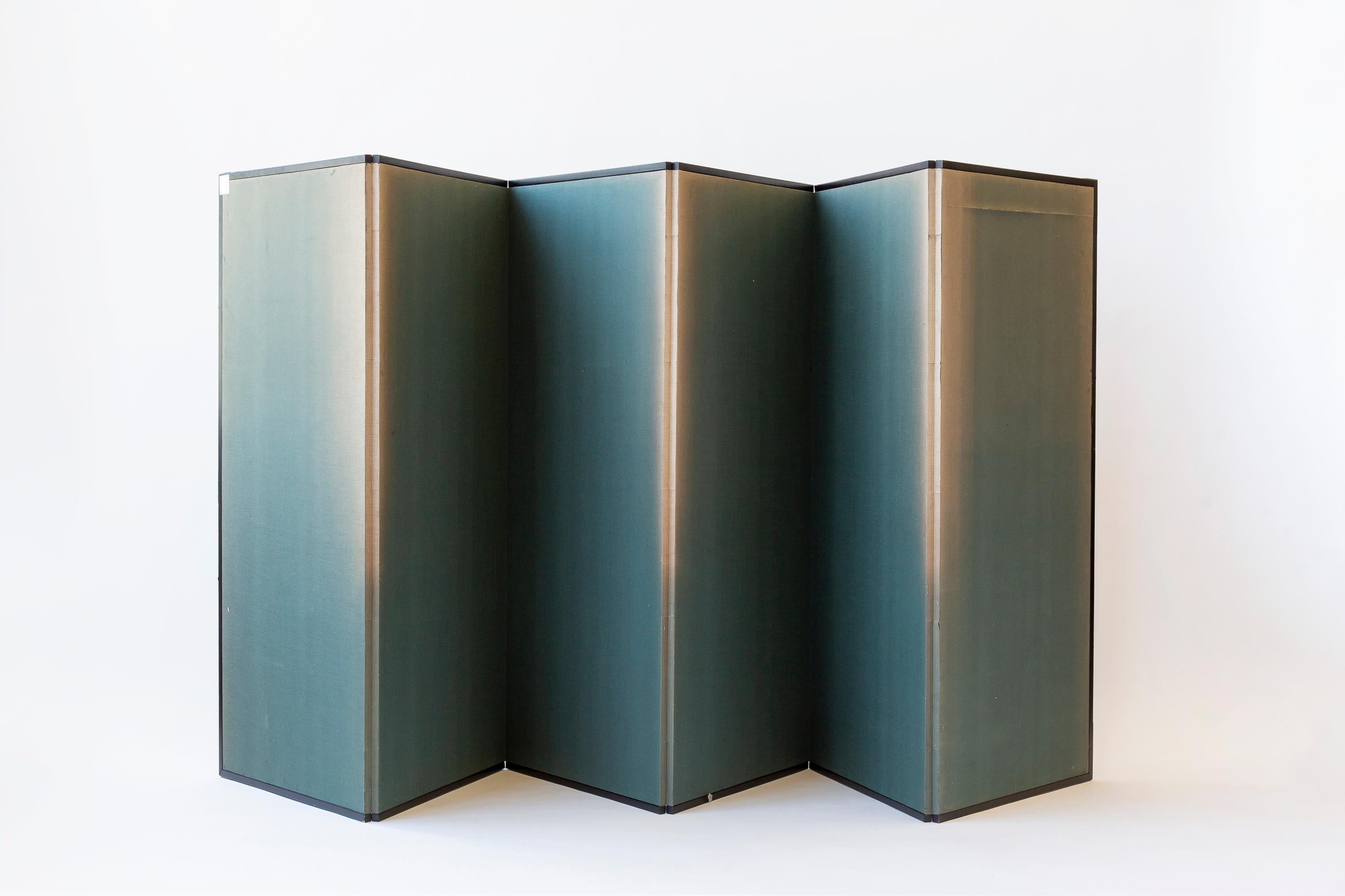 Paravent japonais du XVIIIe siècle avec scènes de village sur feuilles d'or en vente 2