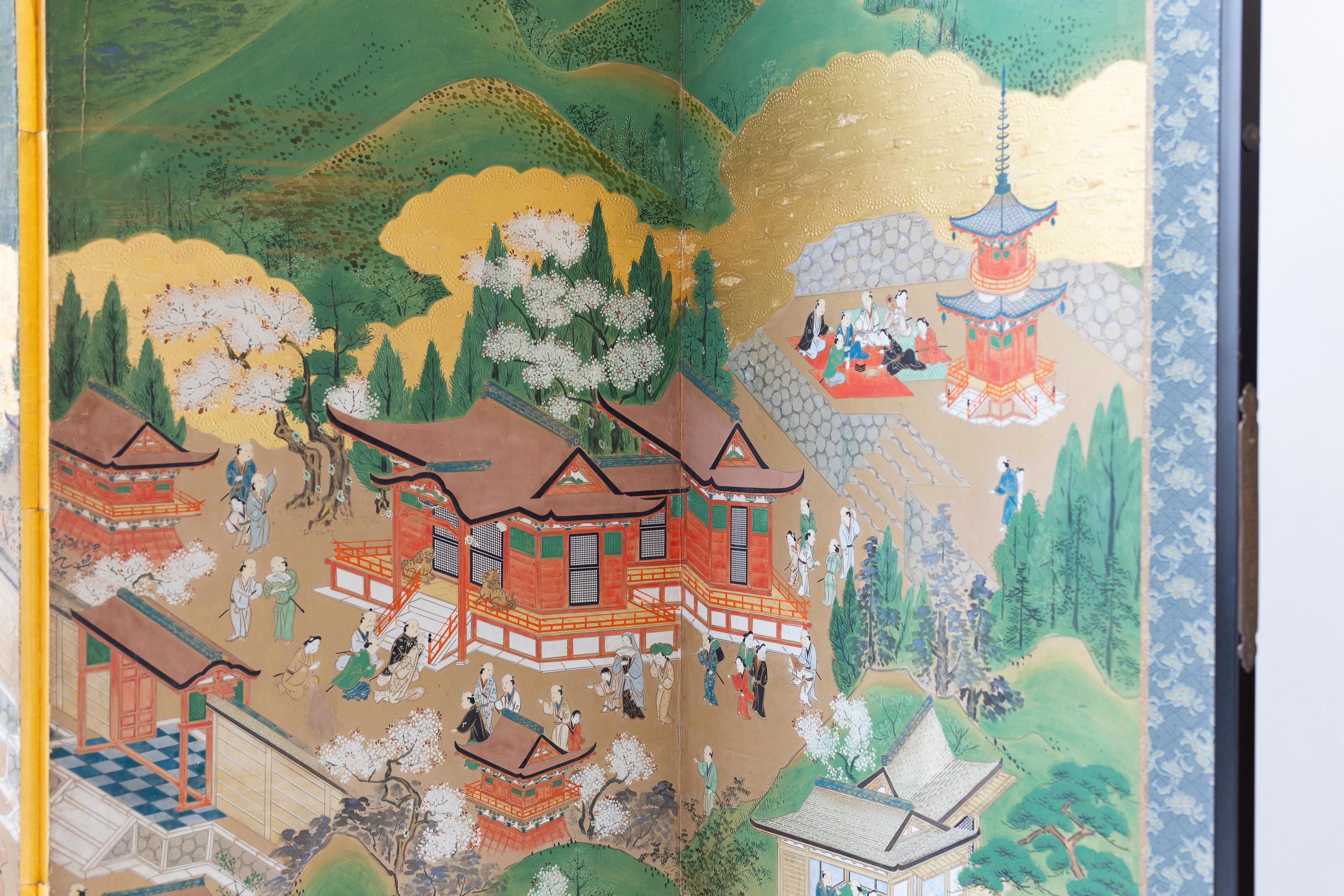 Paravent japonais du XVIIIe siècle avec scènes de village sur feuilles d'or en vente 3