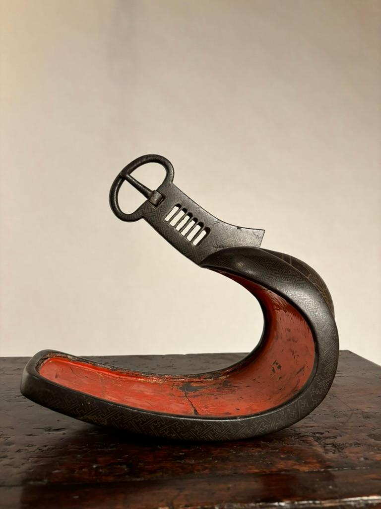 18th Century Japanese Silver Inlaid Iron Shogun Stirrup (Abumi) Red Lacquer For Sale 1