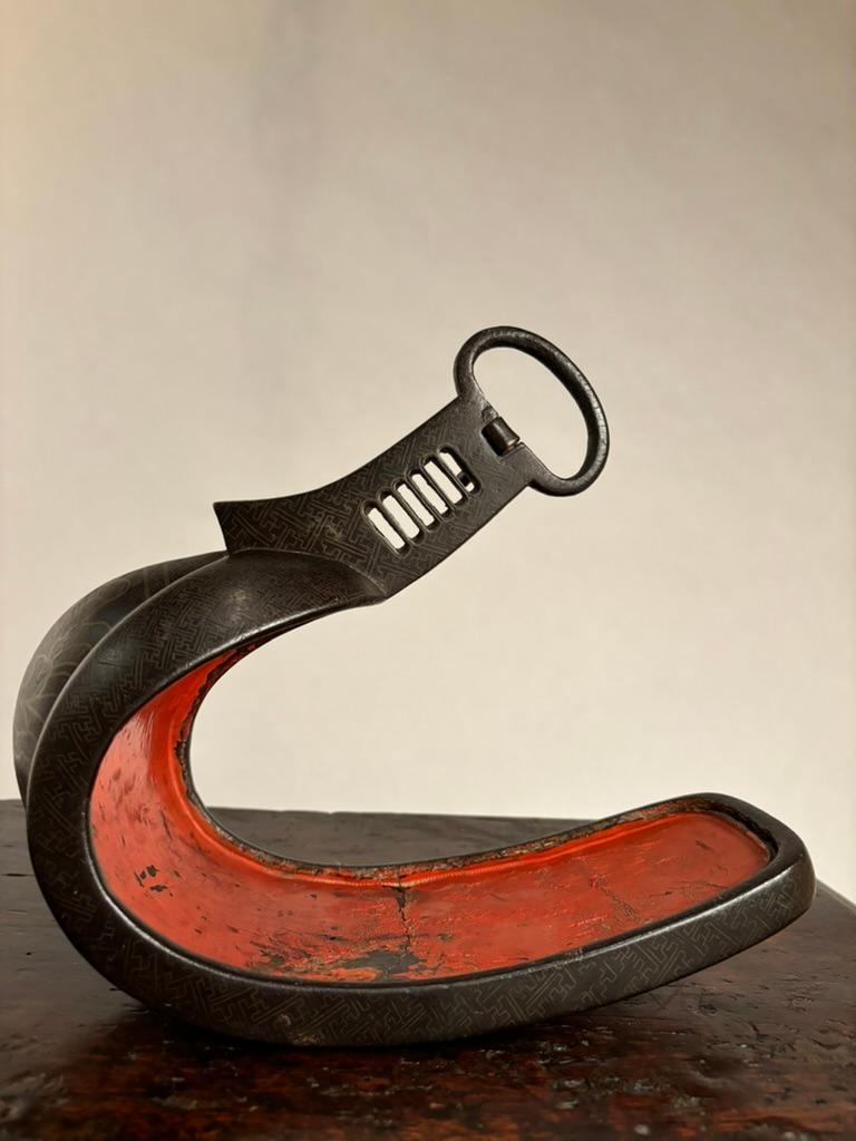 18th Century Japanese Silver Inlaid Iron Shogun Stirrup (Abumi) Red Lacquer For Sale 4