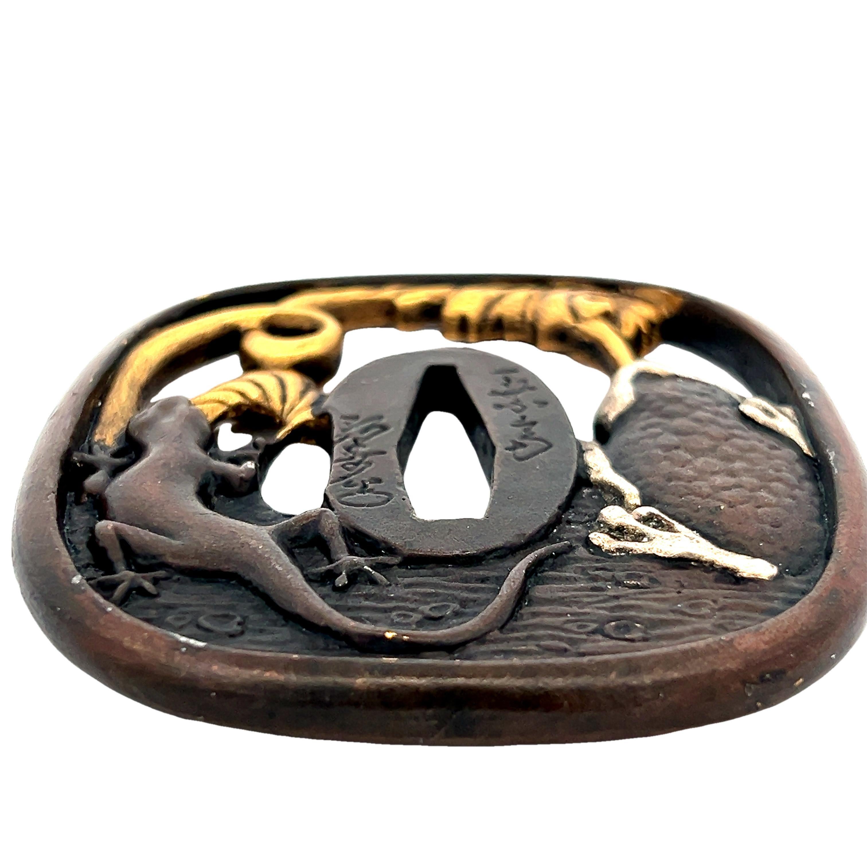 Tsuba japonais du 18e siècle avec décoration en or jaune 18 carats en vente 3