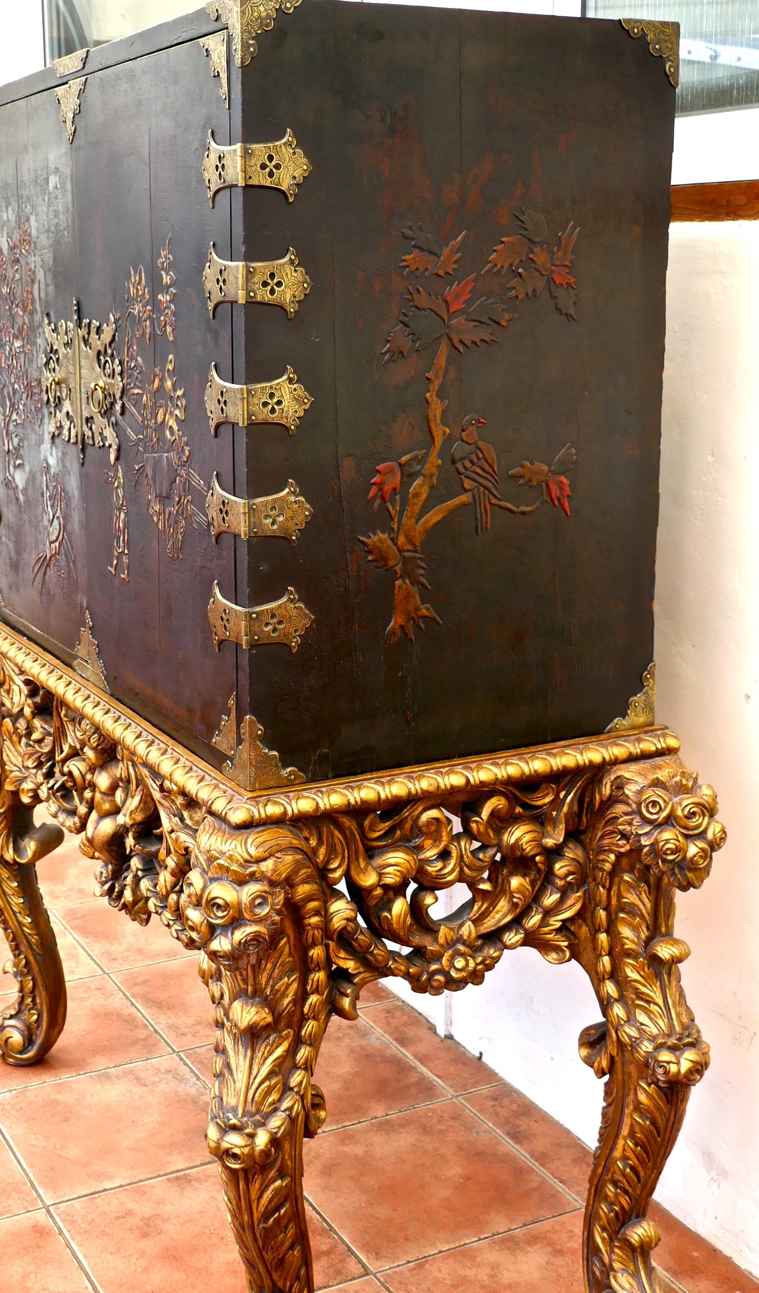 18th Century Japanned Collectors Cabinet on Stand, Clive of India 8