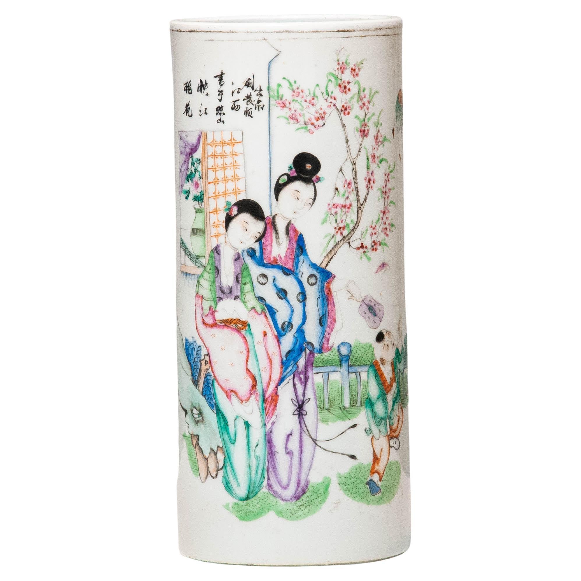 Vase à brosse en porcelaine de la famille rose du 19e siècle.