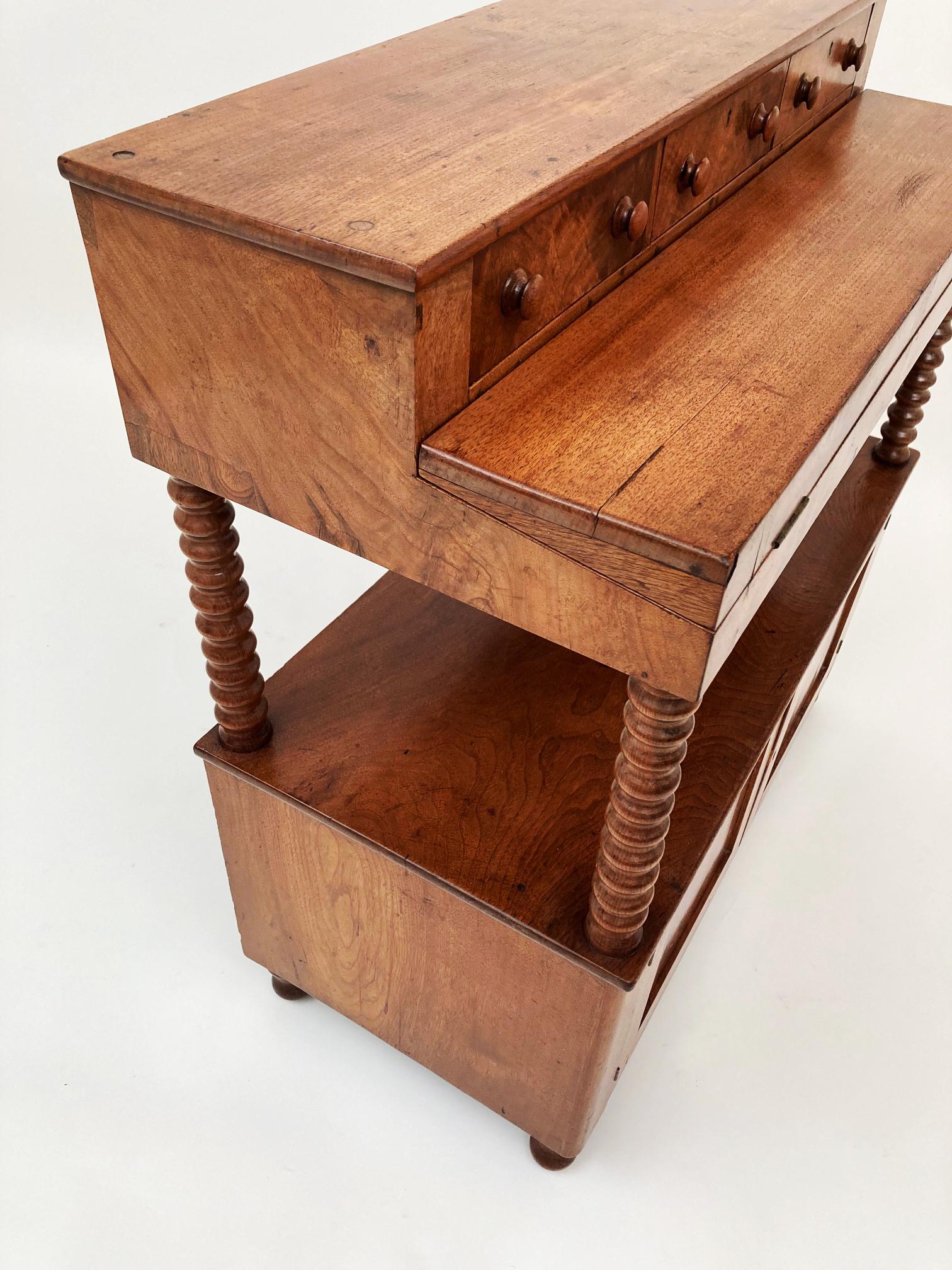 18. Jahrhundert Kentucky Butternut Damen Schreibtisch (Amerikanisch Kolonial) im Angebot